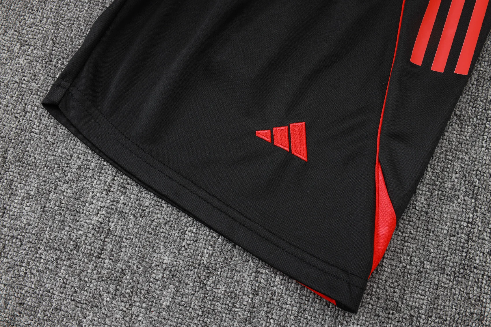 2025-26 season Bayern Munich black short-sleeved training kit view 16