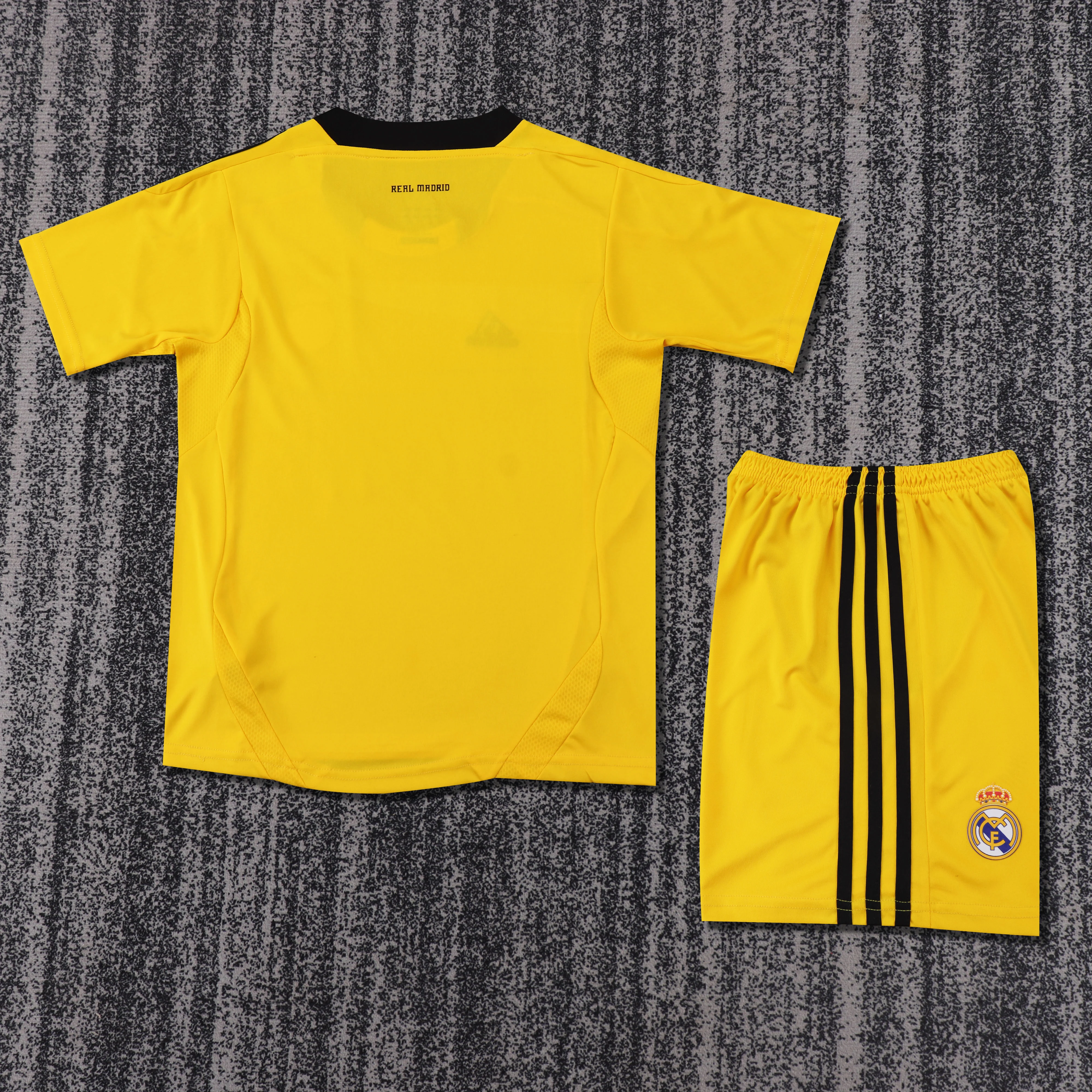 2011-12 Real Madrid Yellow Goalkeeper Retro Shirt - Kids view 2