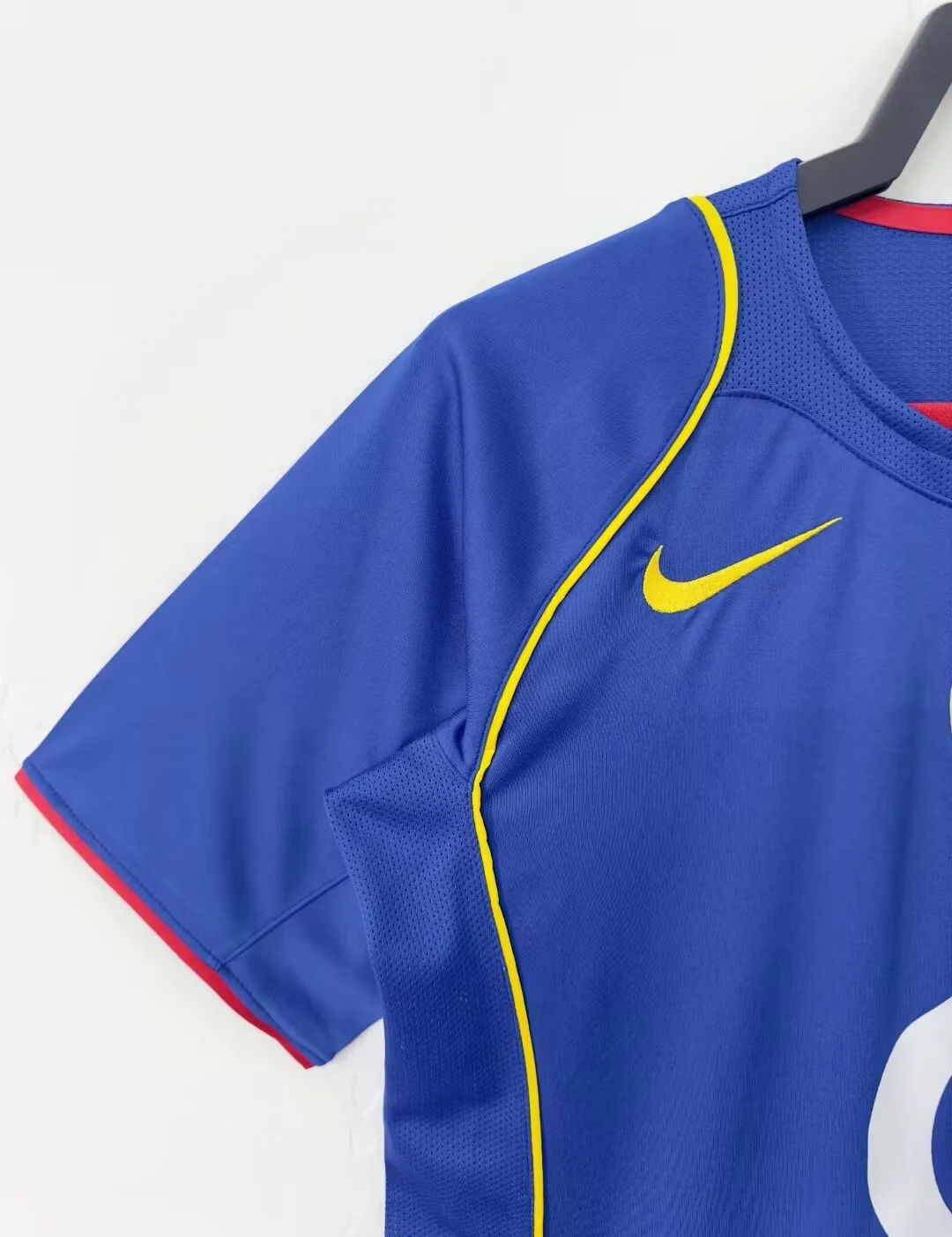 2004-05 Arsenal Away Retro Shirt view 6