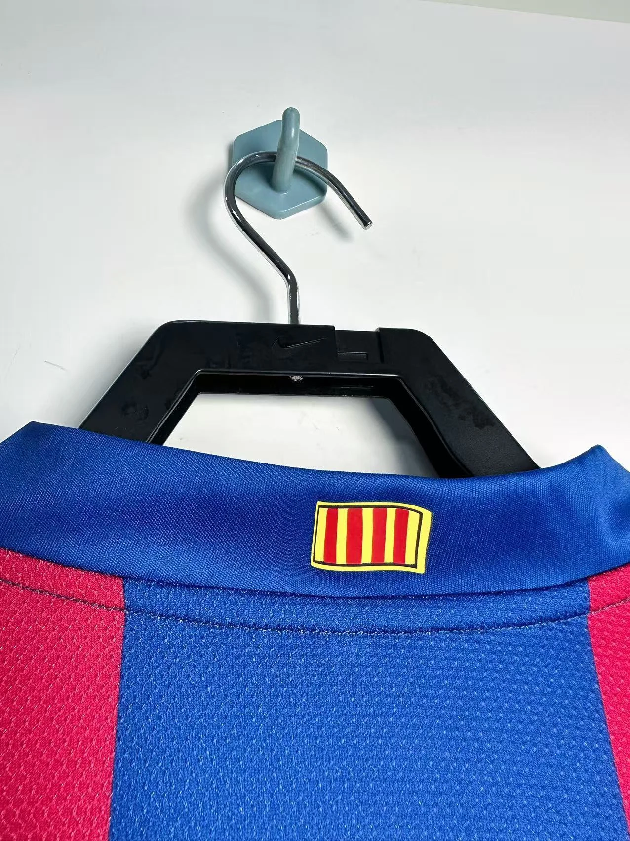 2007-08 Barcelona Home Long-Sleeve Retro Jersey view 4