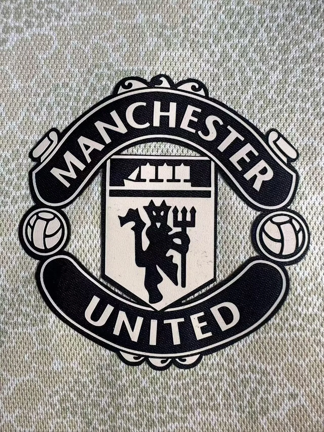 2019–20 Manchester United Retro Away Kit view 6