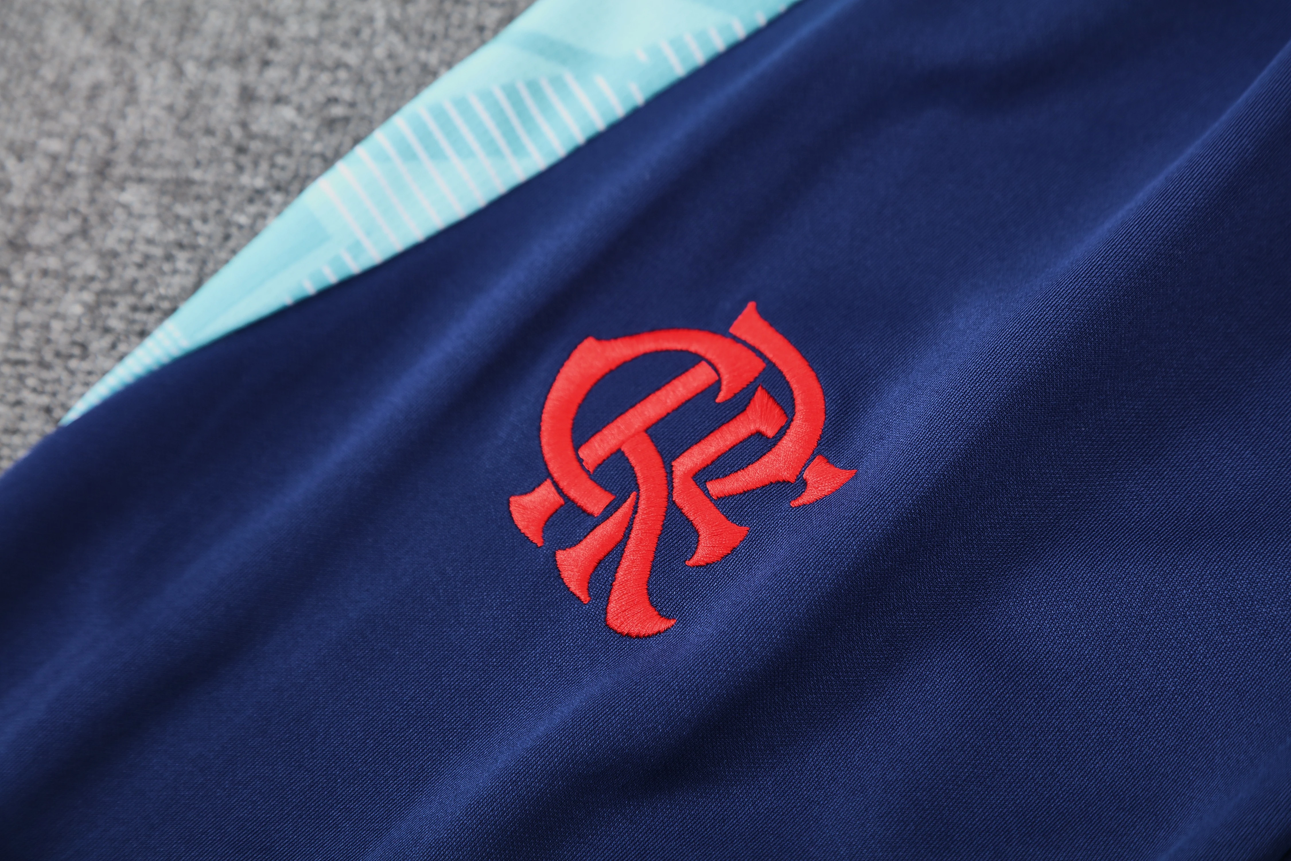2025-26 Flamengo Hooded Long-Sleeve Training Jersey view 8