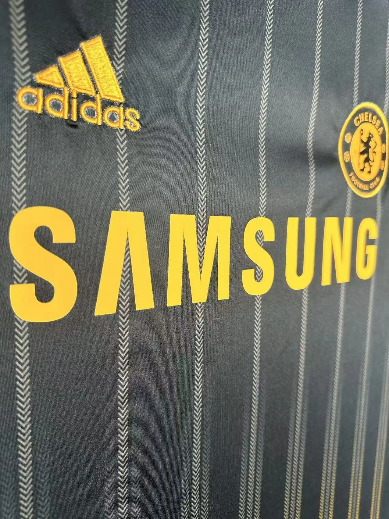 2010-11 Chelsea Away Retro Jersey view 7