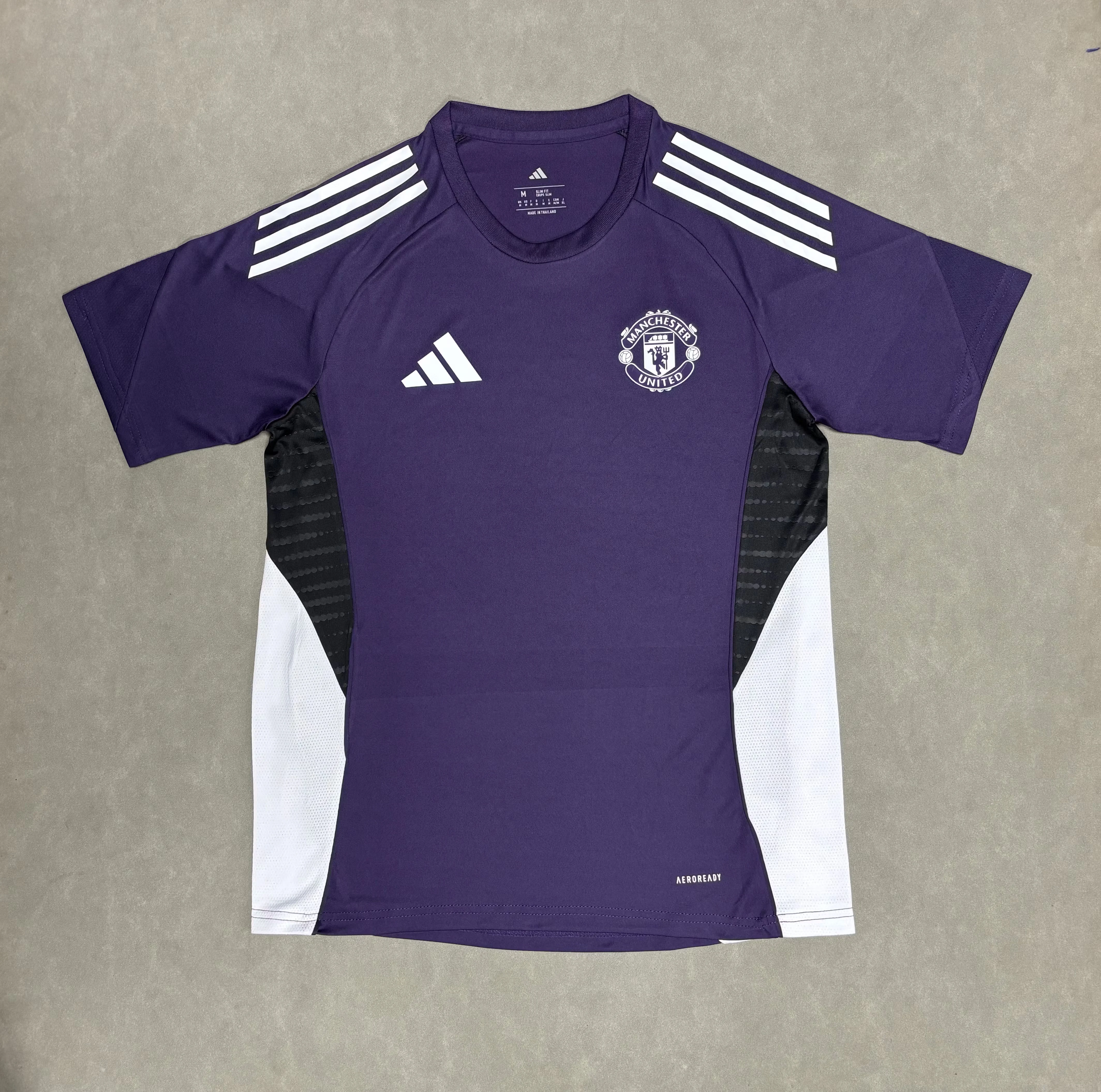 2025-26 Manchester United Training Jersey – Fan Version