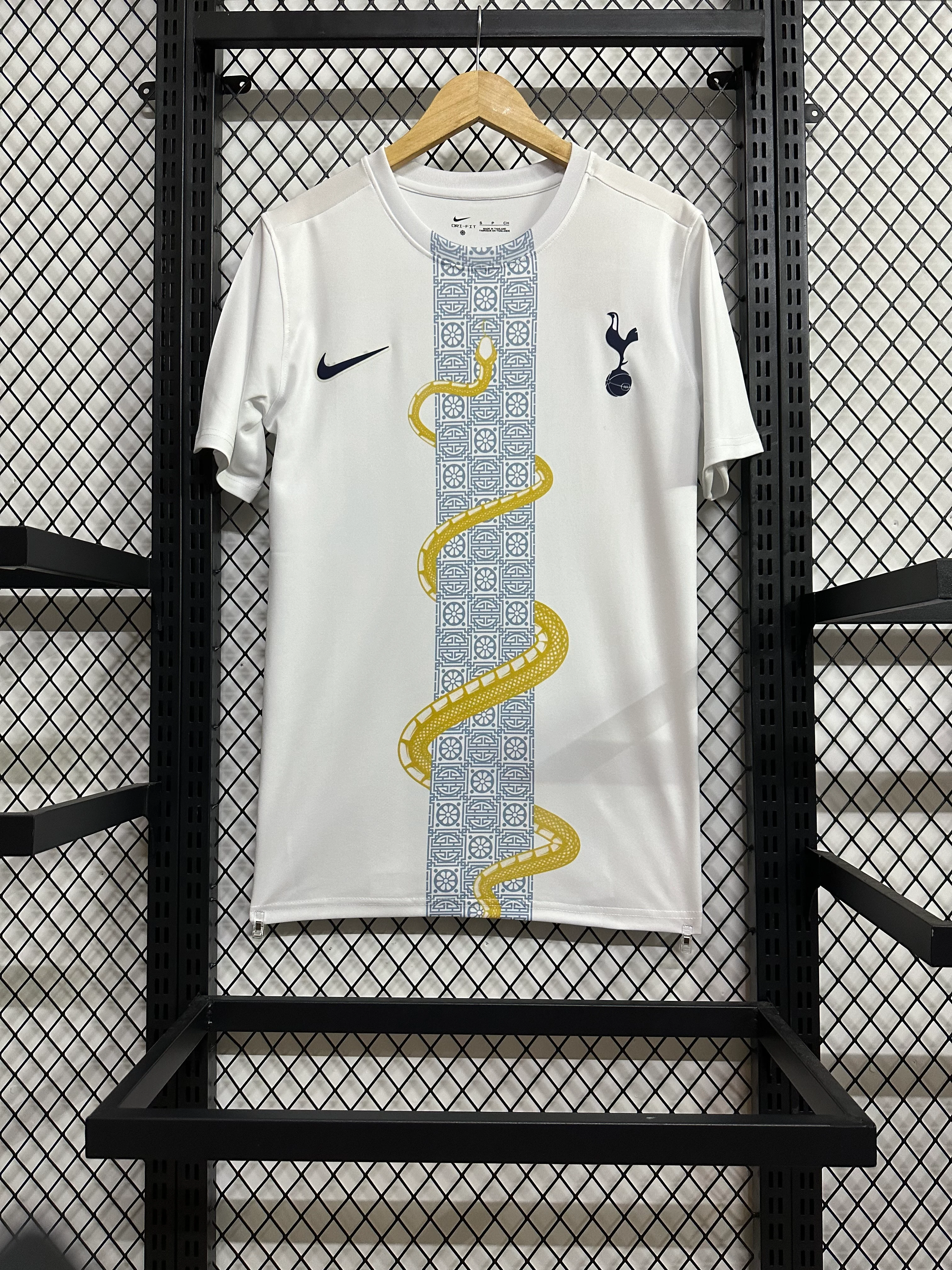 2025–26 Tottenham Hotspur Limited Edition Jersey view 8