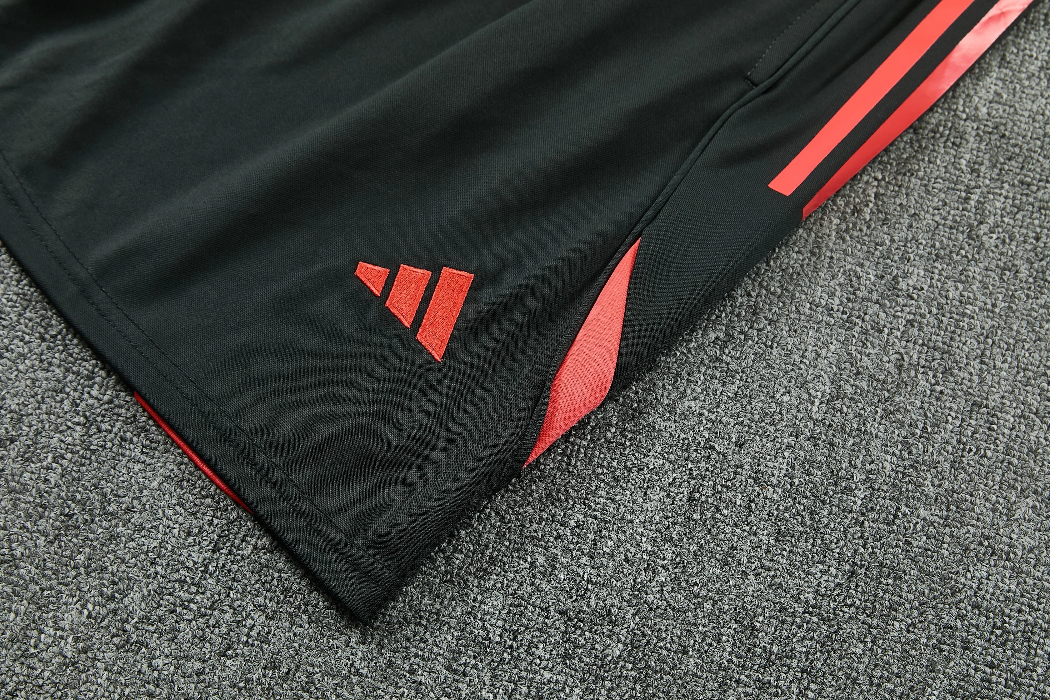 2025-26 Bayern Munich training vest jersey view 4