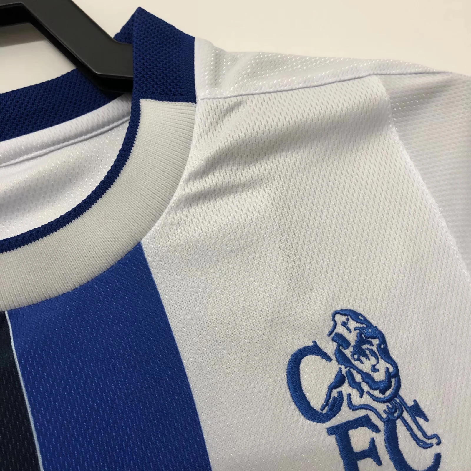 2003 Chelsea Away Retro Kit view 5