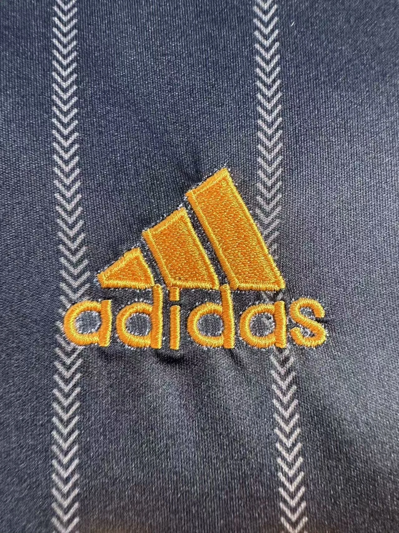2010-11 Chelsea Away Retro Jersey view 6