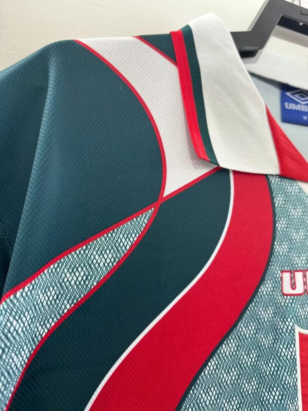 1994-95 Wales Away Retro Kit view 4