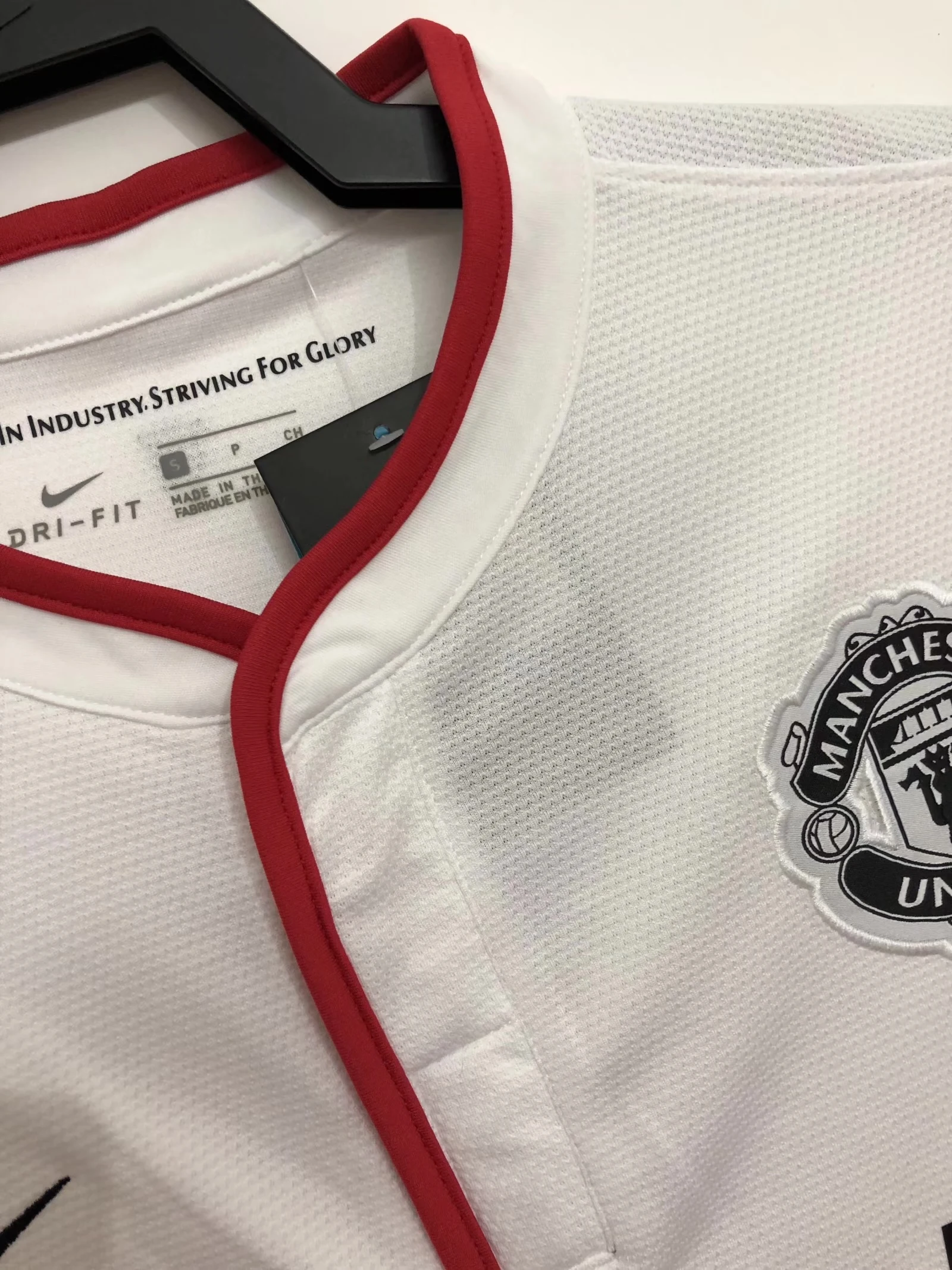 2013-14 Manchester United white retro jersey view 3