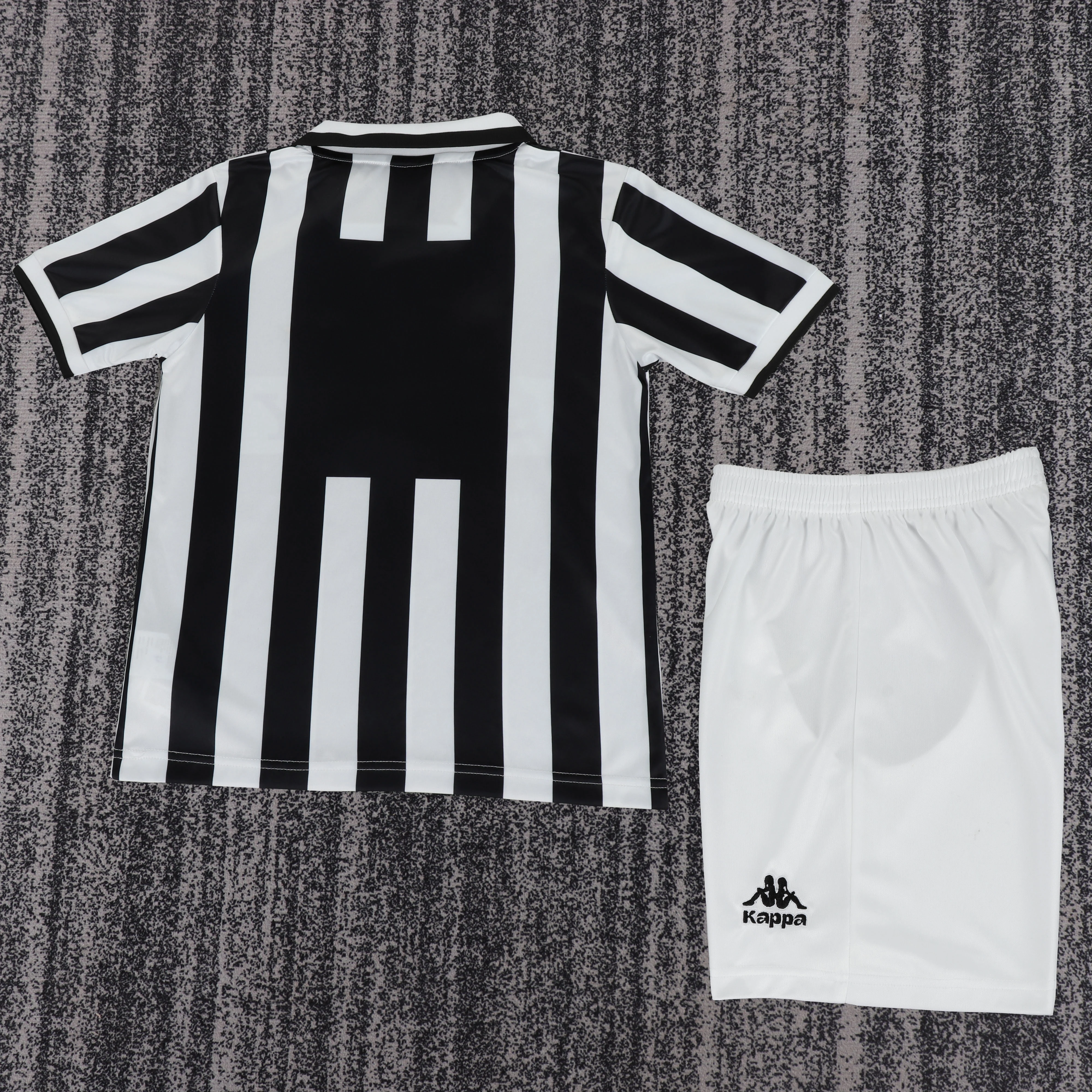 1995-96 Juventus Home Retro Jersey - Children's view 2