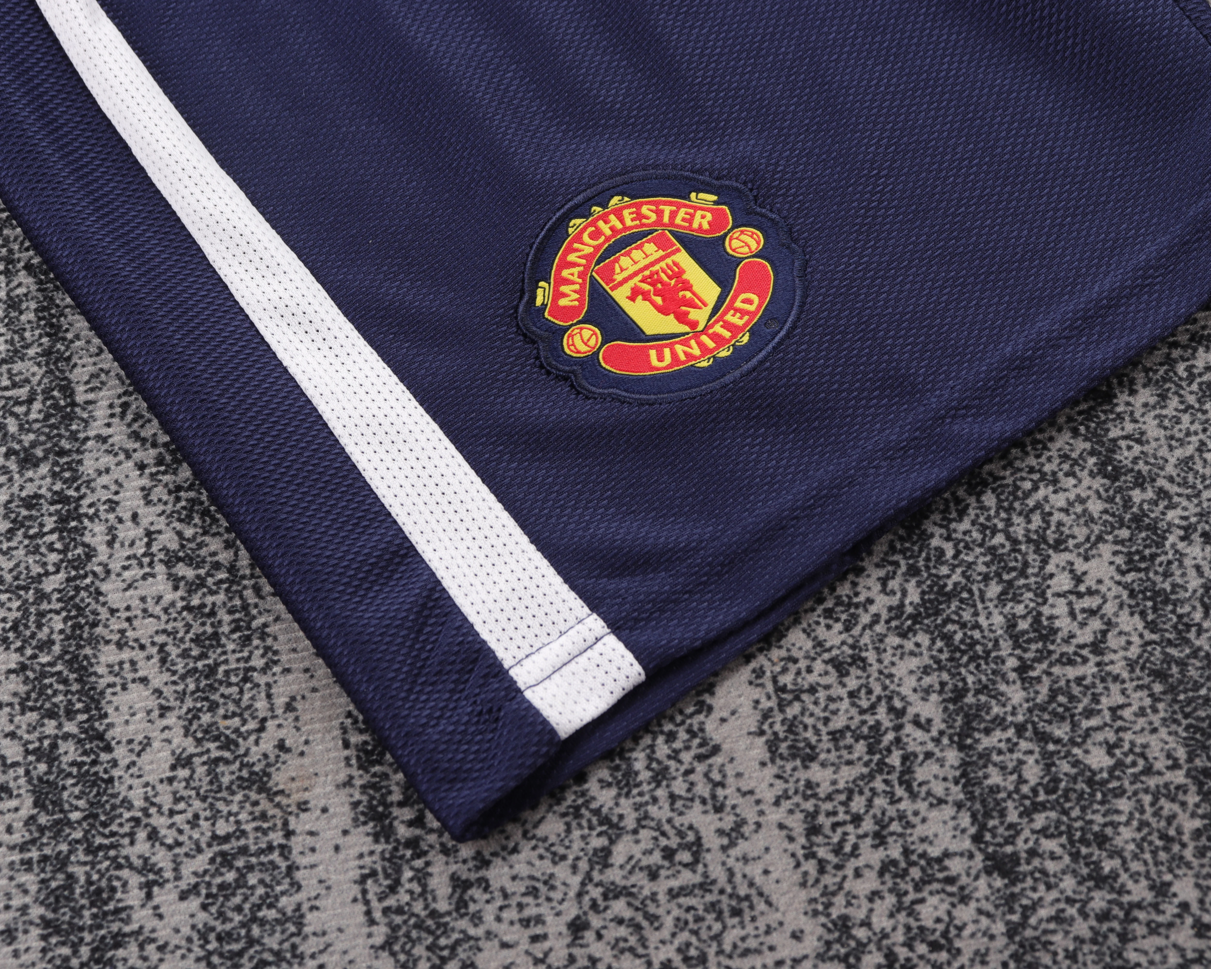 2008-09 Manchester United Away Champions League Retro Shirt - Kids Sizes view 3