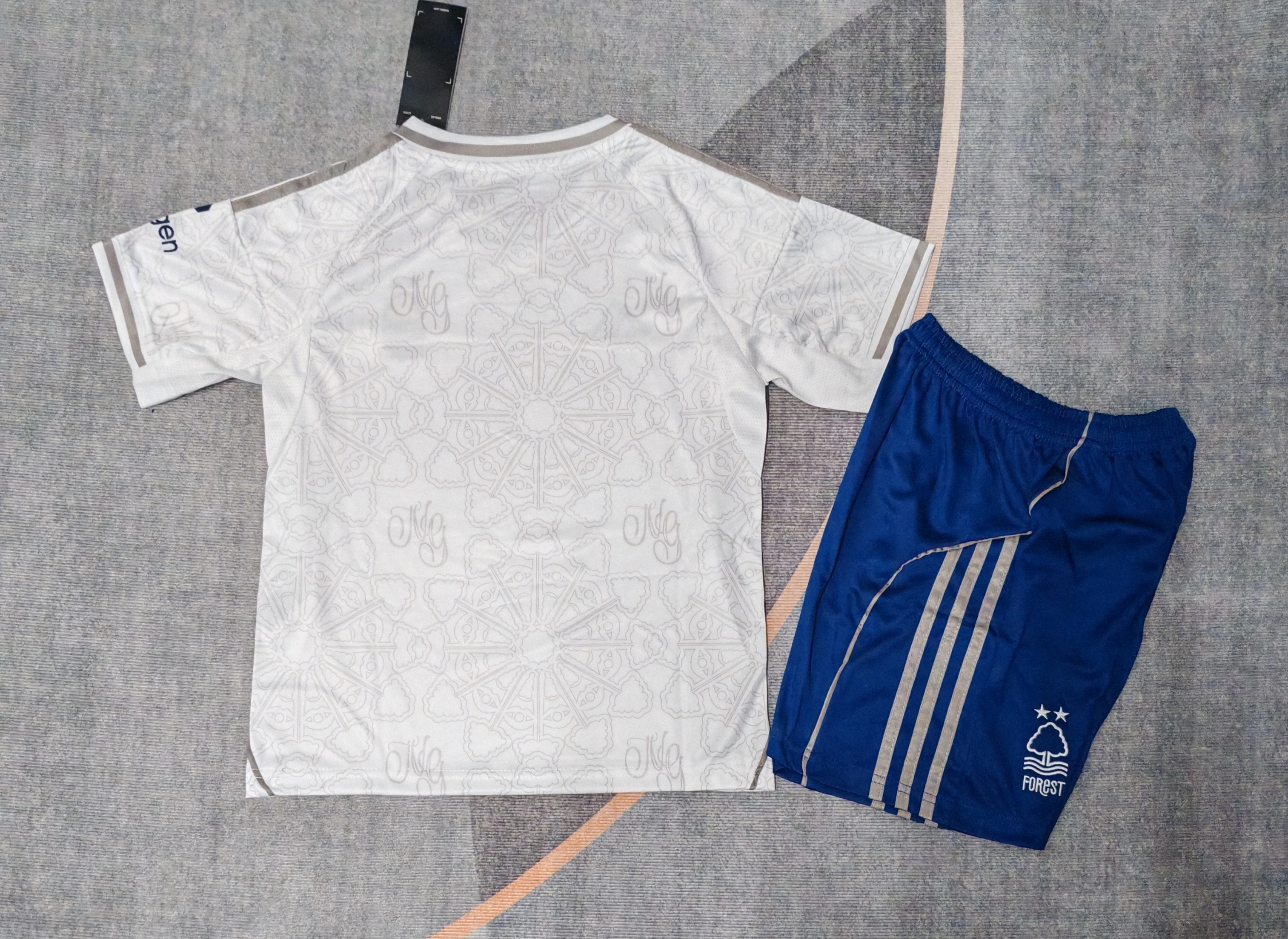 2025-26 Nottingham Forest Away Shirt - Kids' view 2