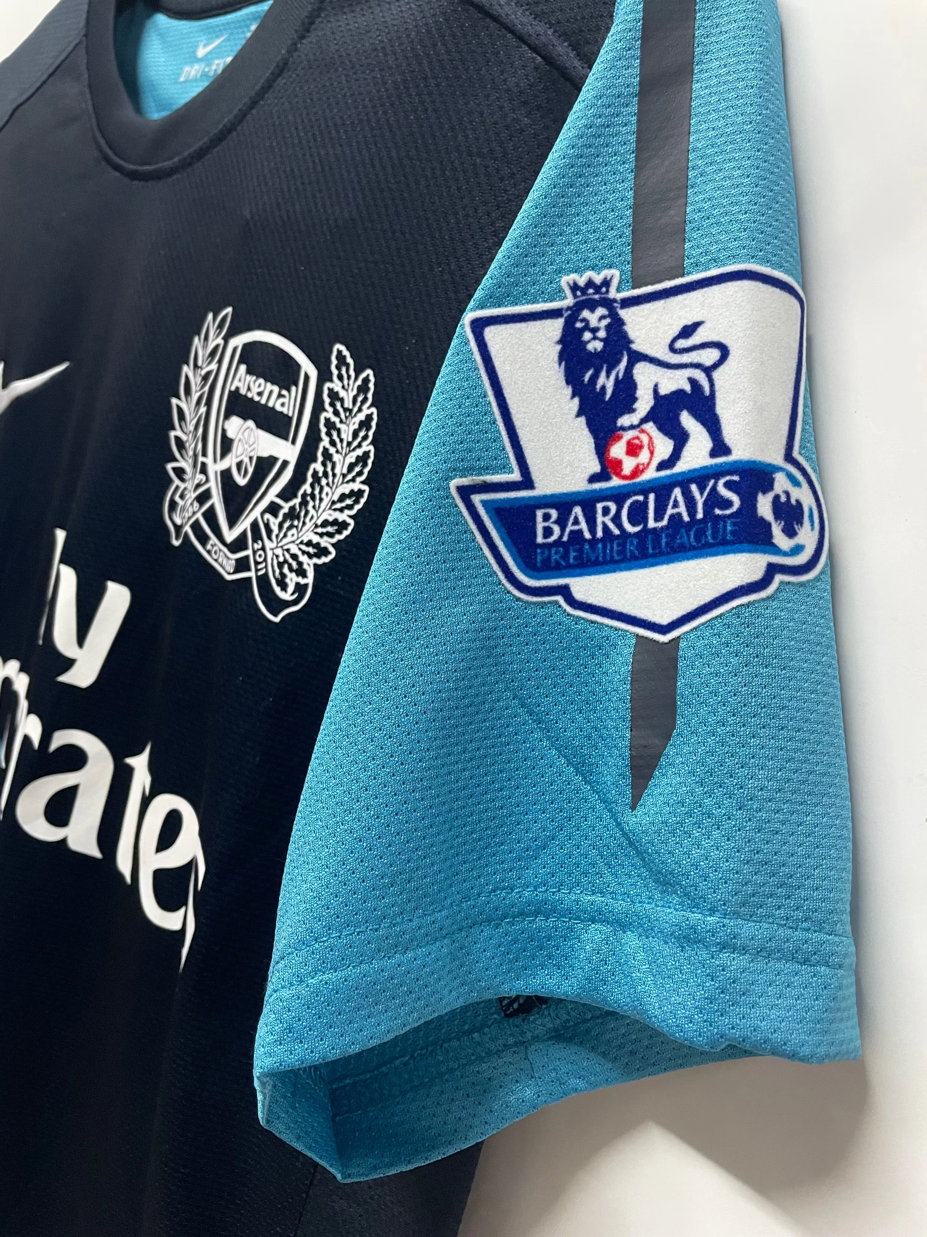2011-12 Arsenal Away Retro Shirt view 3