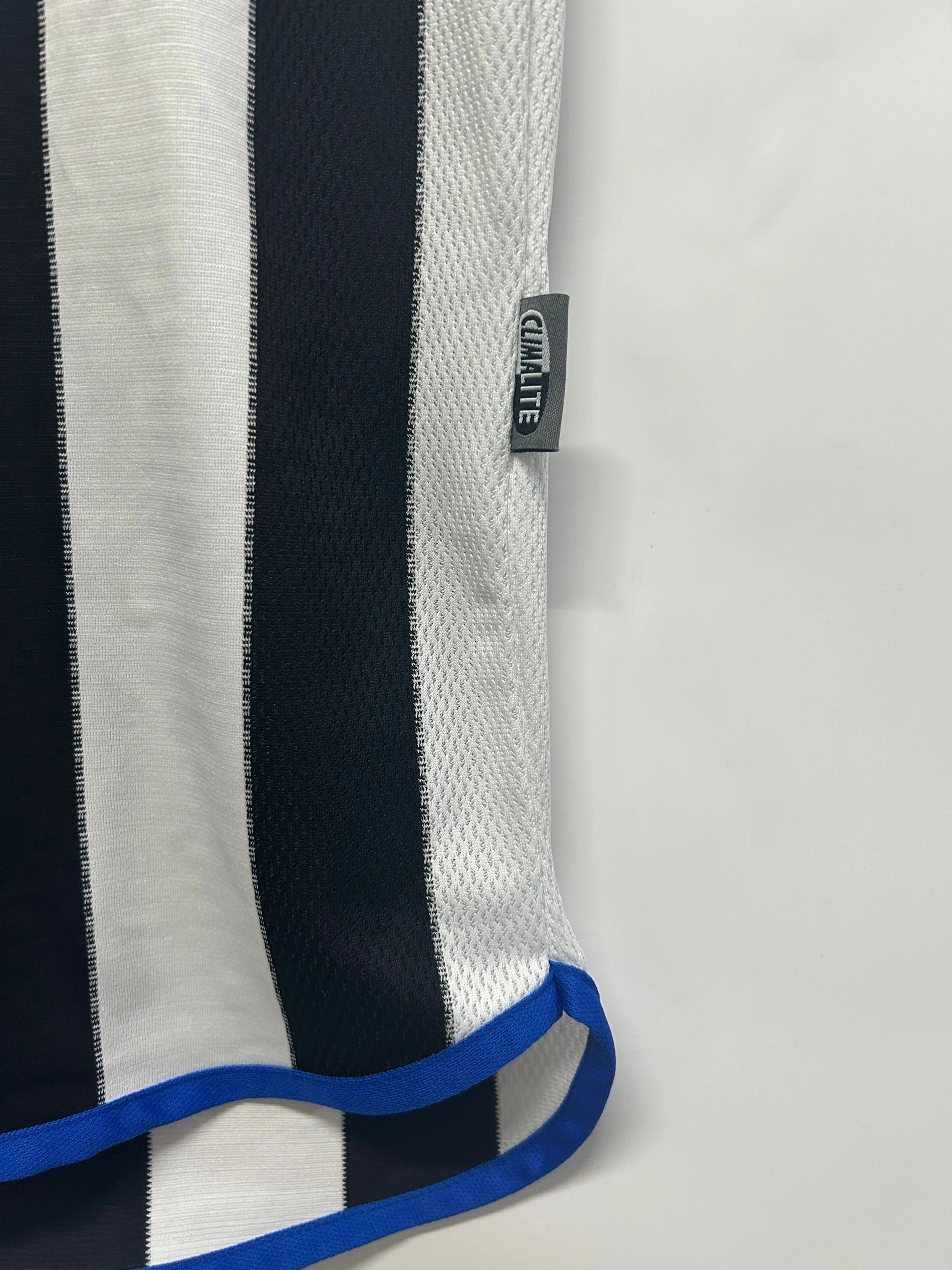 2000-01 Newcastle United Home Retro Jersey view 3