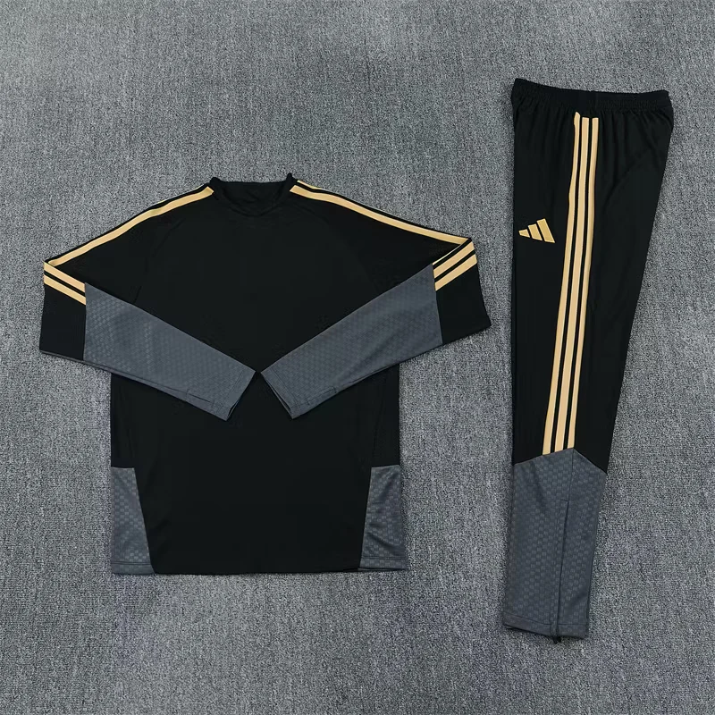 2026-27 Juventus Black Half-Zip Long-Sleeve Training Kit view 5