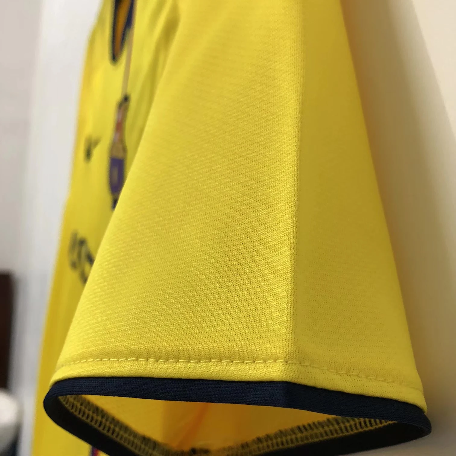 2008-09 Barcelona Away Retro Jersey view 5