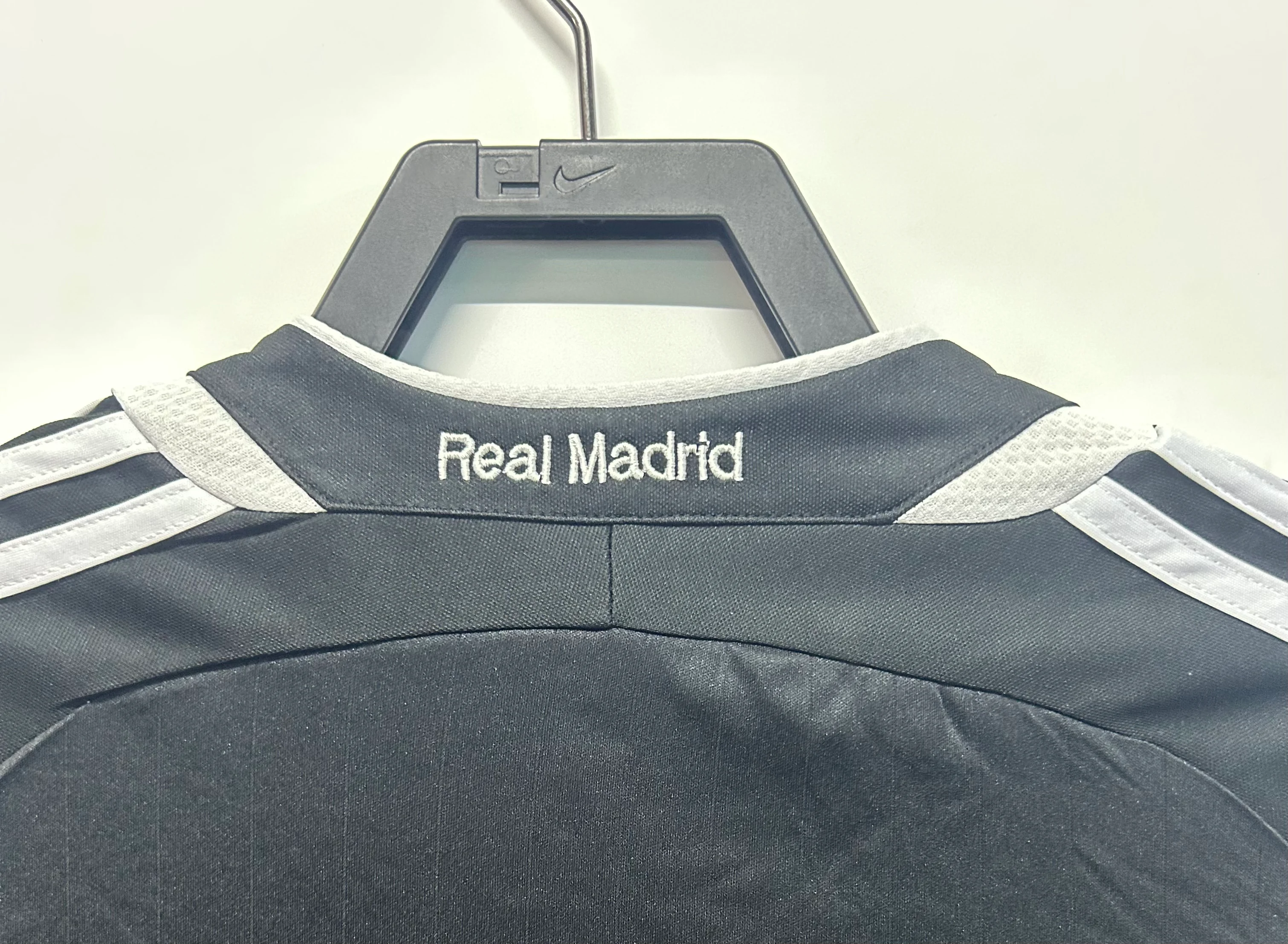 2006-07 Real Madrid Second Away Retro Jersey view 7