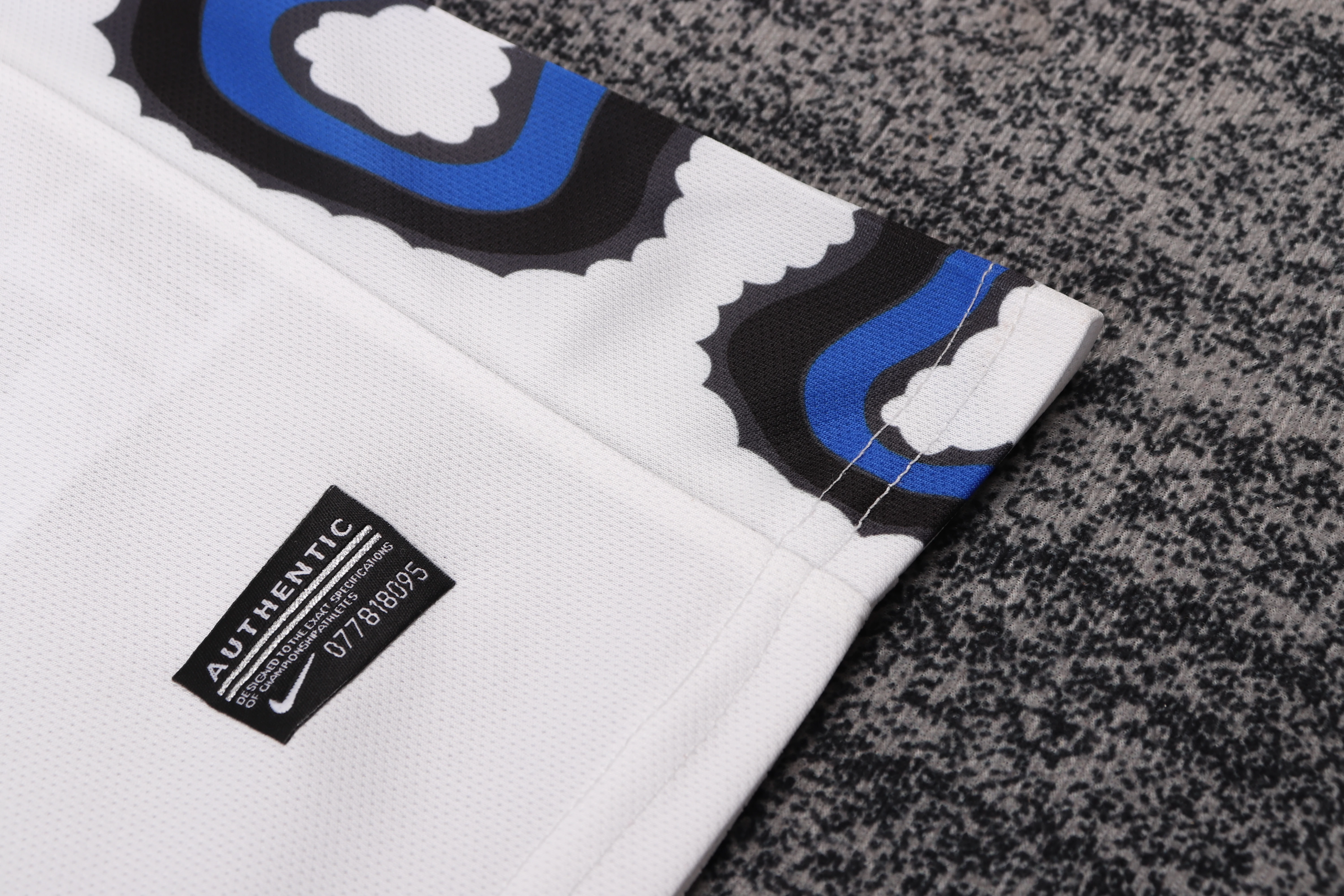 2010 Inter Away Retro Shirt - Kids Size view 10