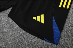 2025-26 Manchester United black short-sleeved training jersey view 3