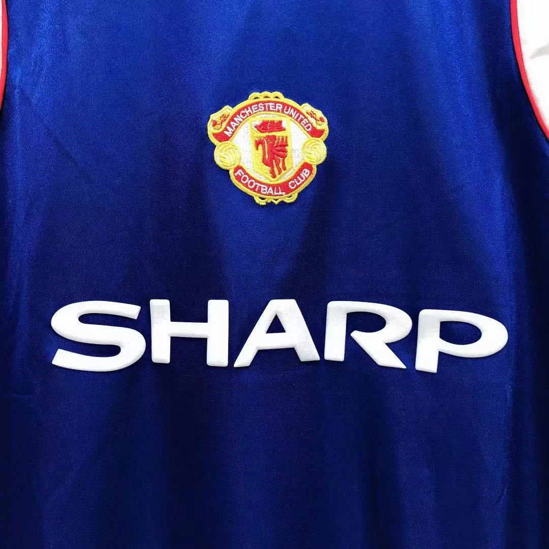 1985 Manchester United away retro jersey view 6