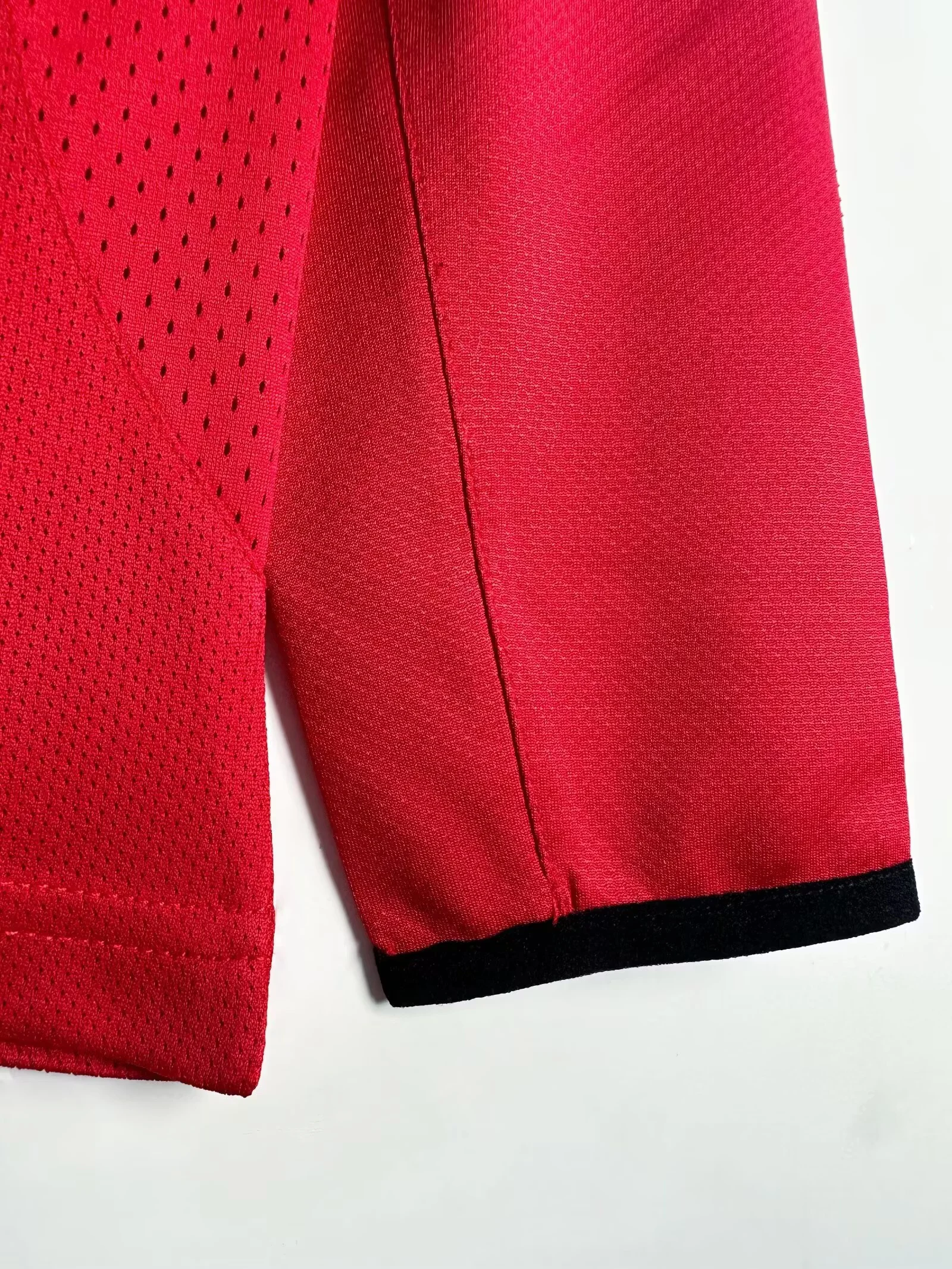 2005-06 Manchester United Home Long Sleeve Retro Shirt view 6