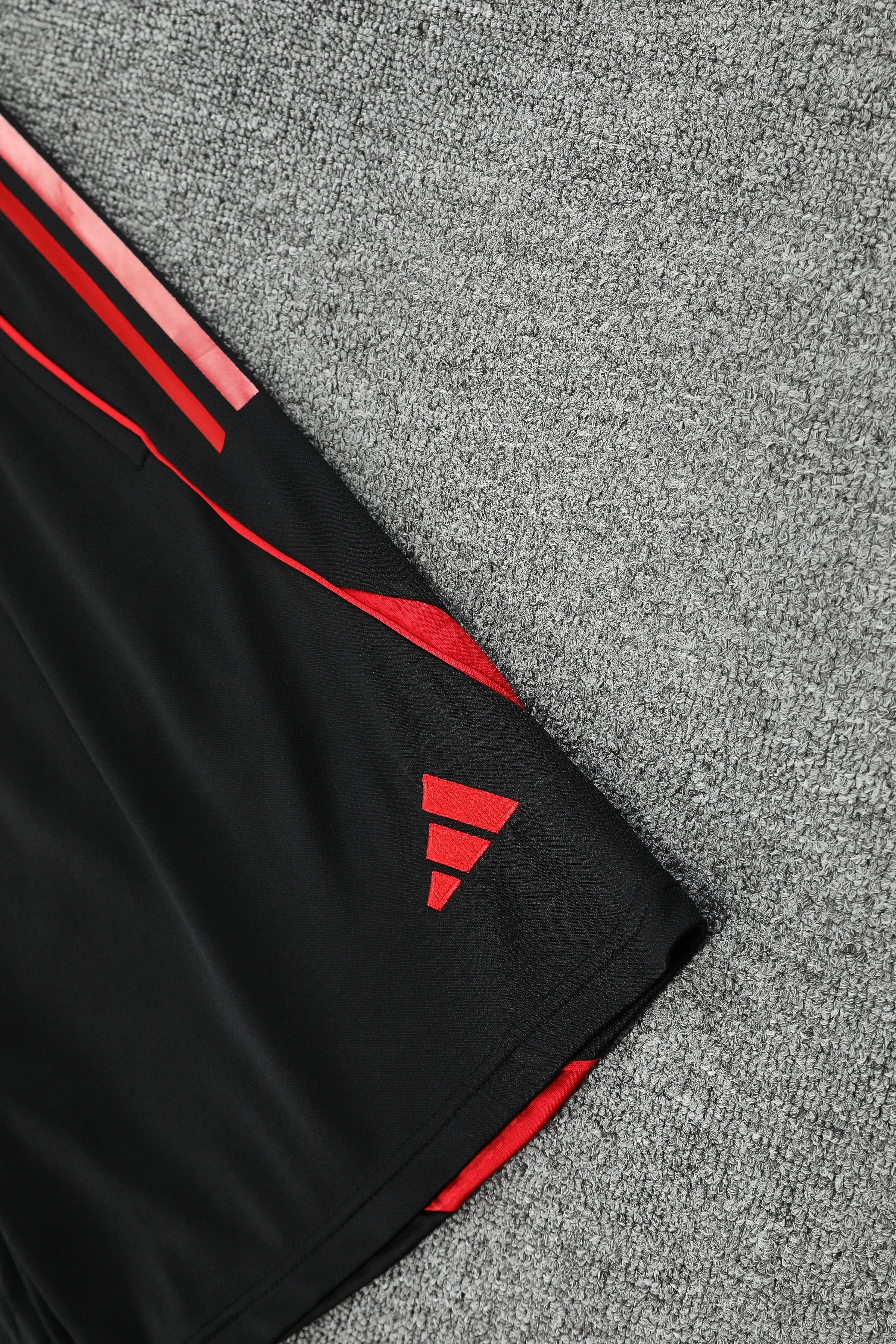 2025-26 Manchester United training vest jersey view 8
