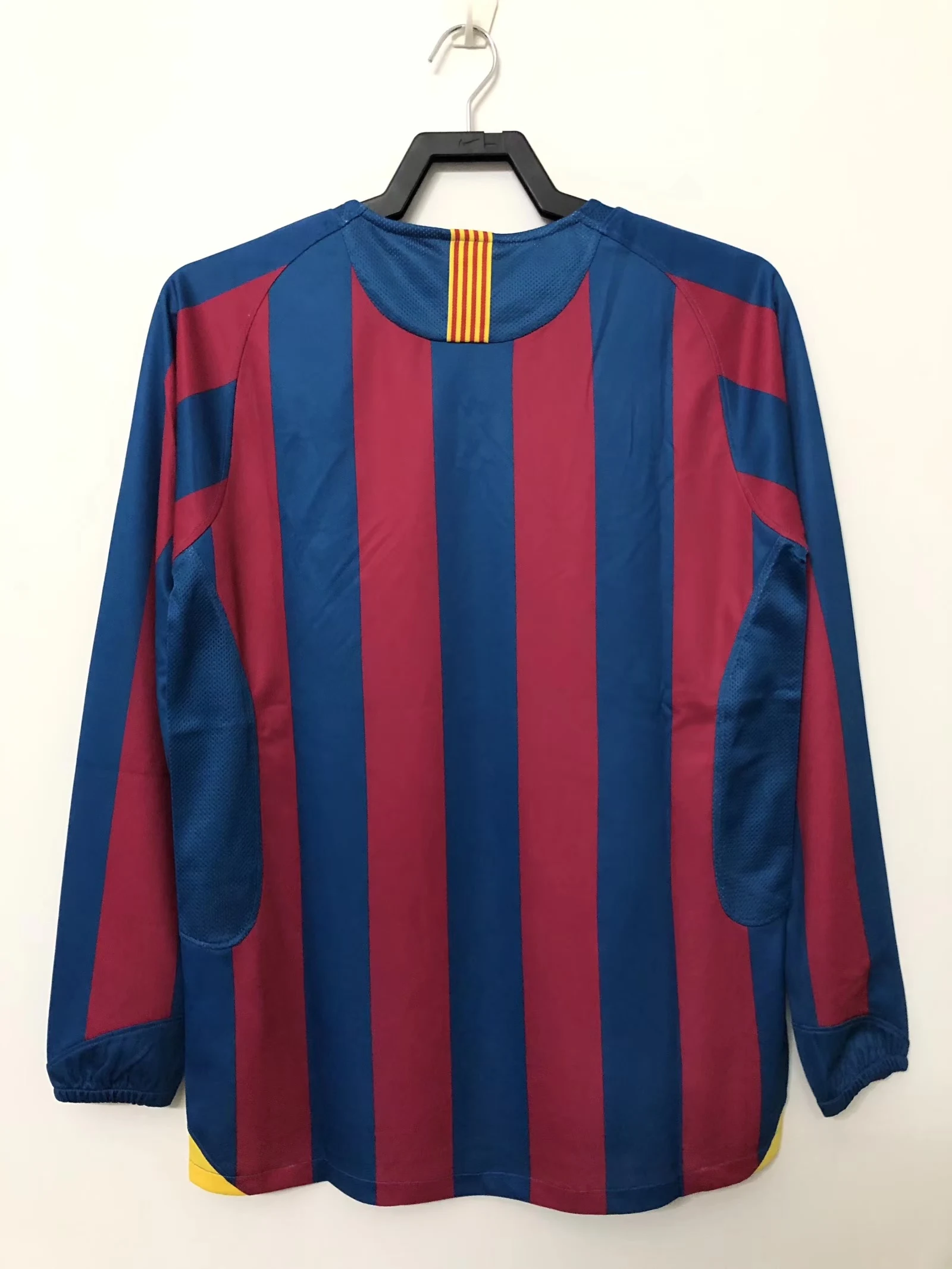 2005-06 Barcelona Home Long Sleeve Retro Jersey view 2