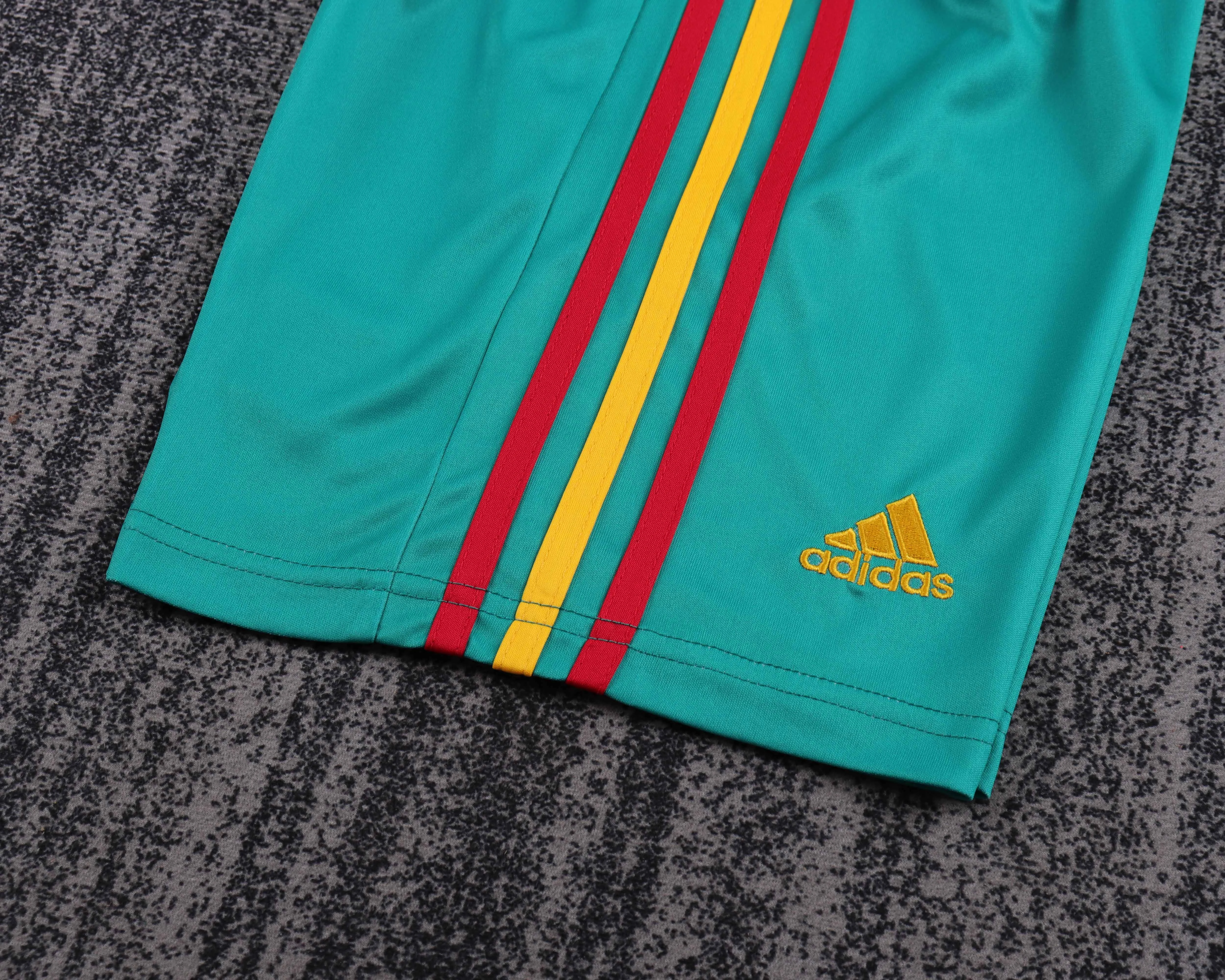 2010 Spain Goalkeeper Retro Jersey - Kids Sizes view 5