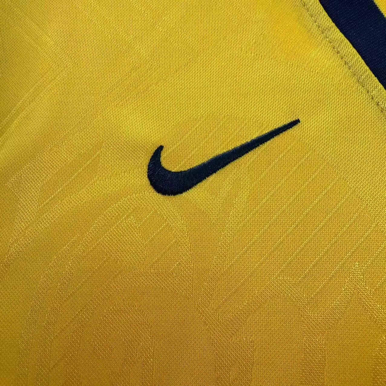 1996-97 Arsenal Away Retro Kit view 8