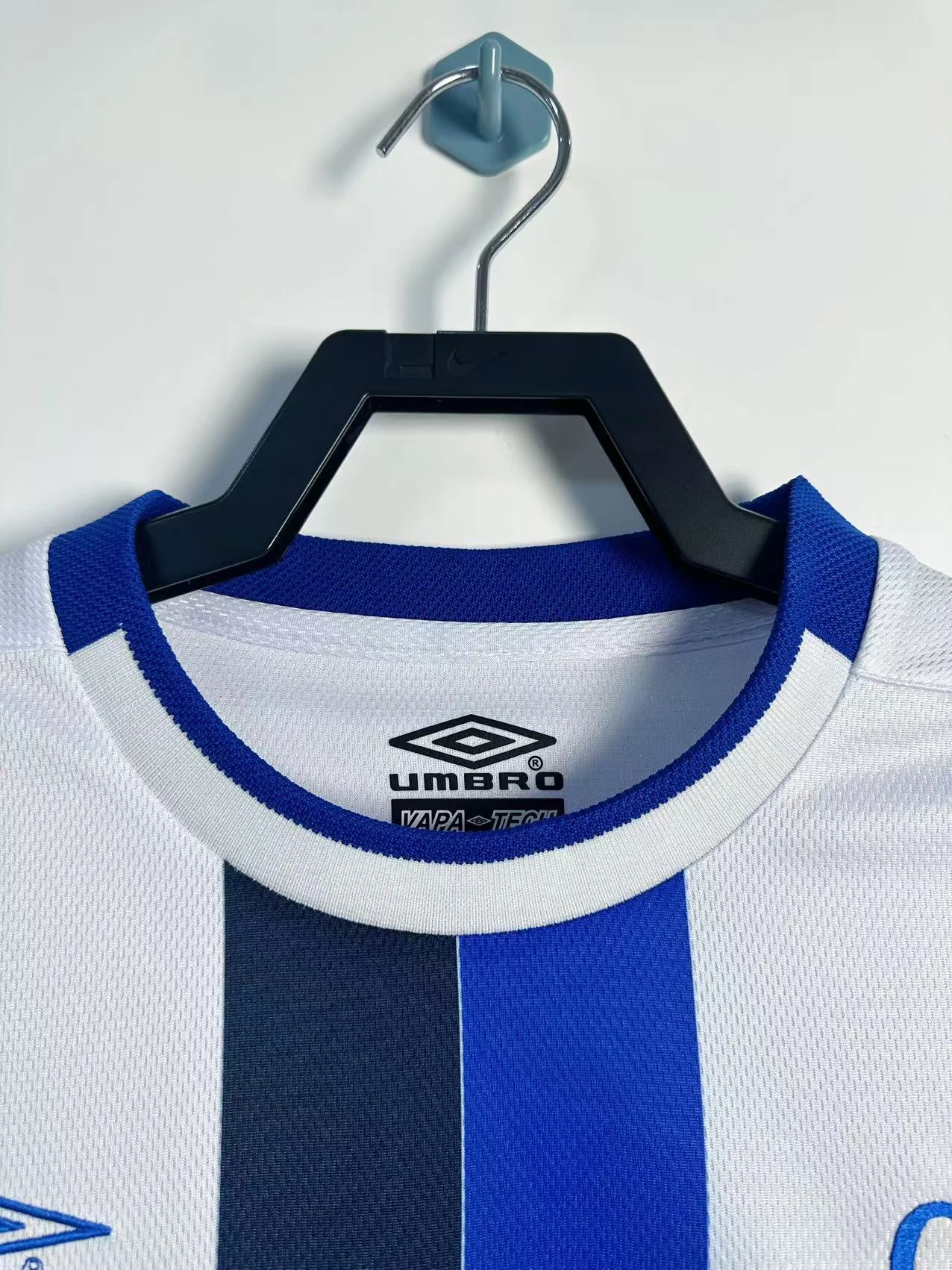 2003–05 Chelsea Away Long-Sleeve Retro Jersey view 3