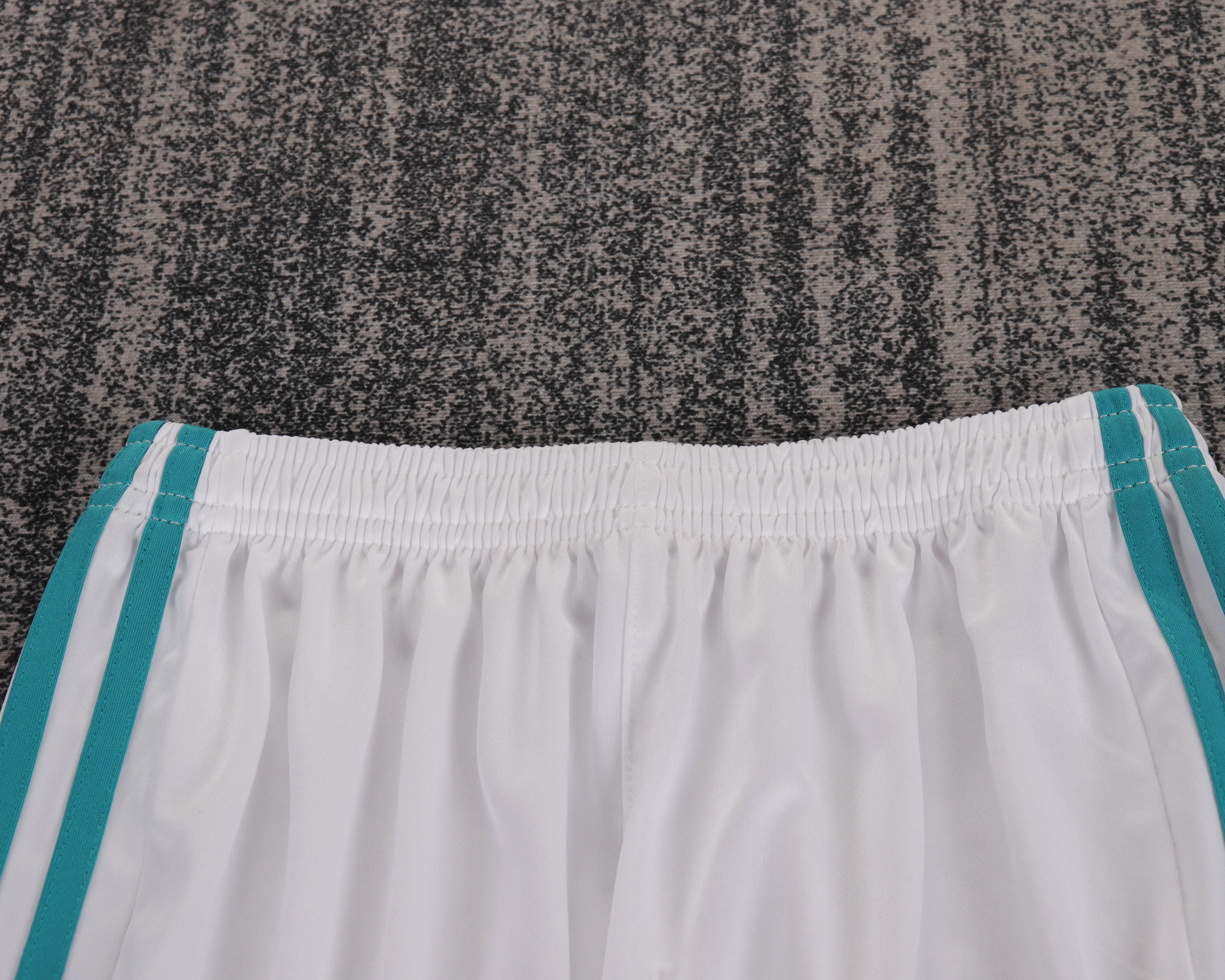 2017-18 Real Madrid Home Retro Shirt - Kids Sizes view 4