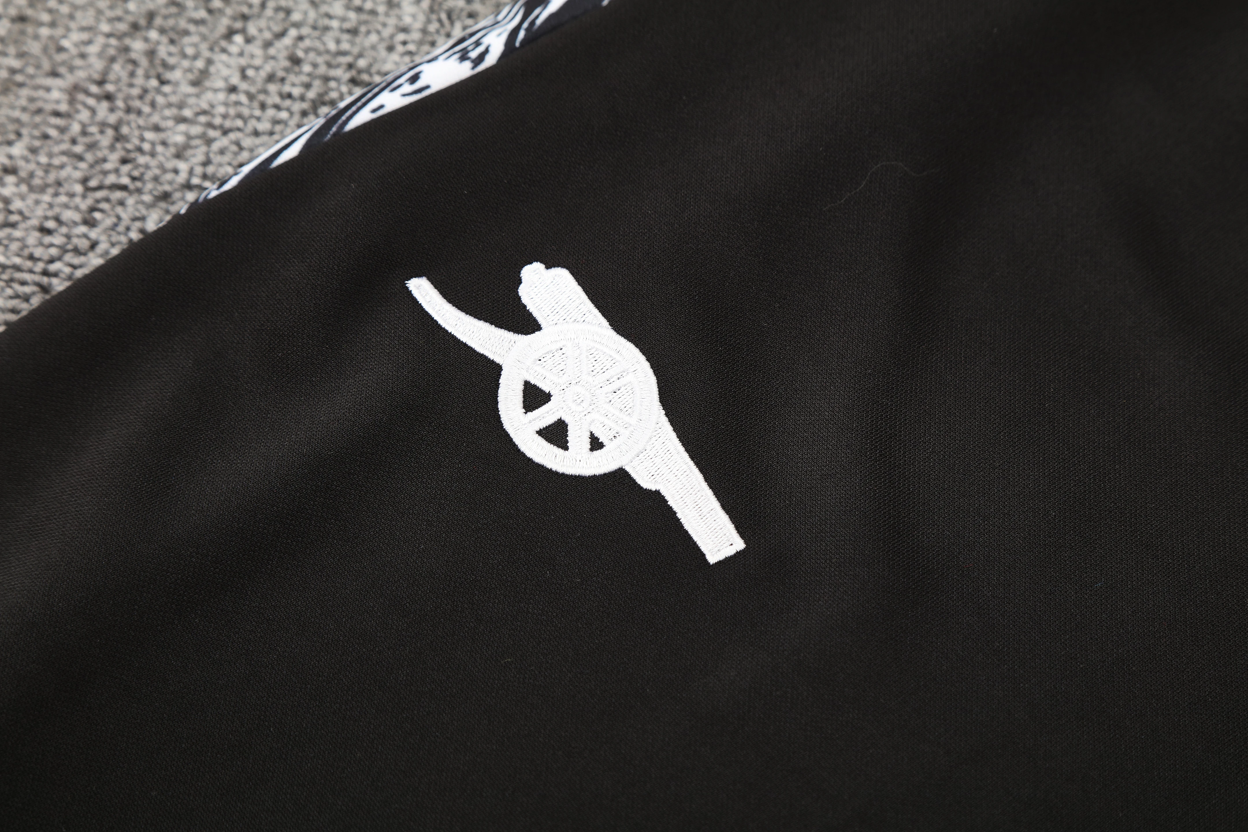 2025-26 Arsenal training kit hooded jersey view 15