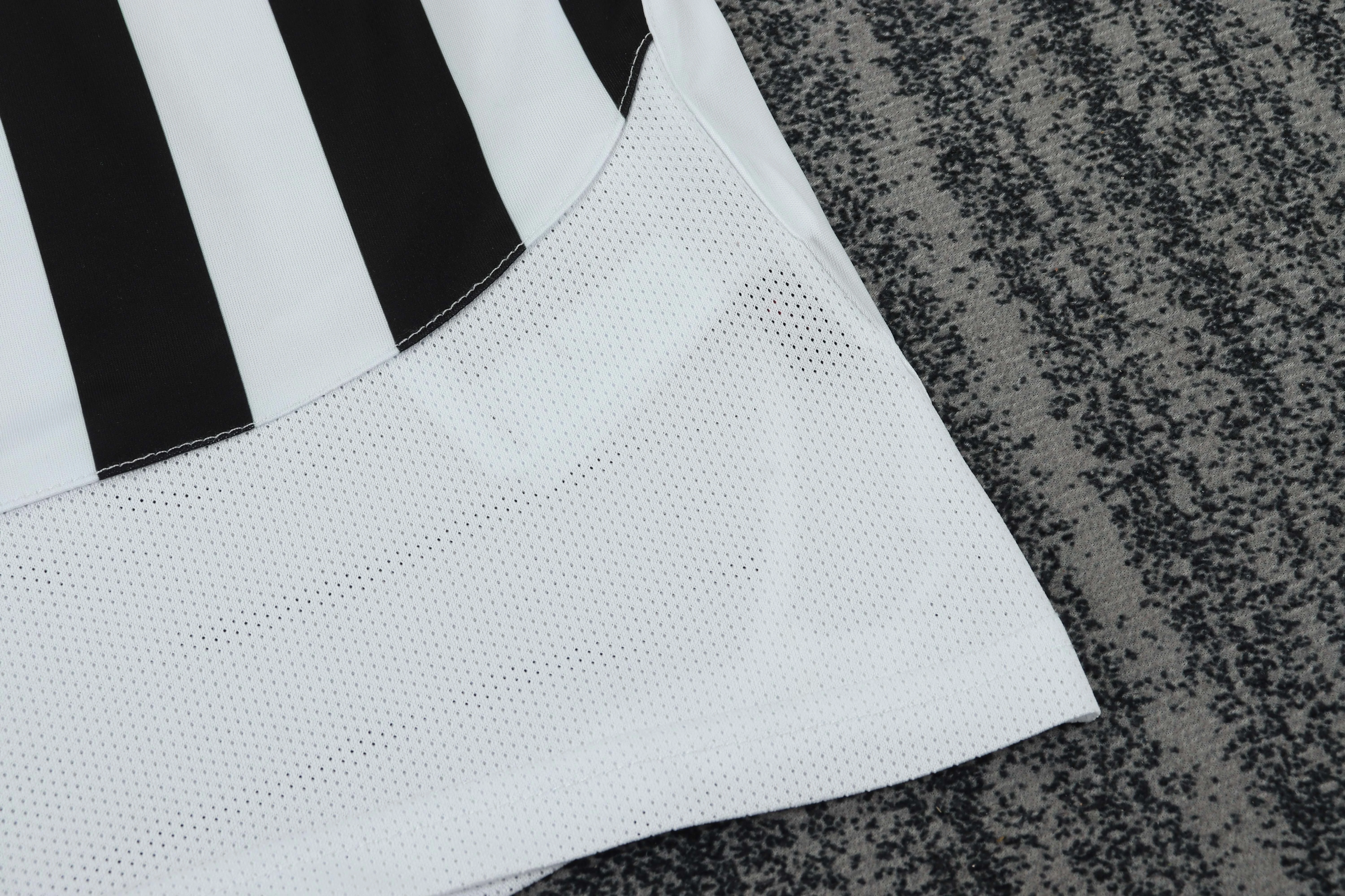 2003-04 Juventus Home Retro Jersey - Children's view 11