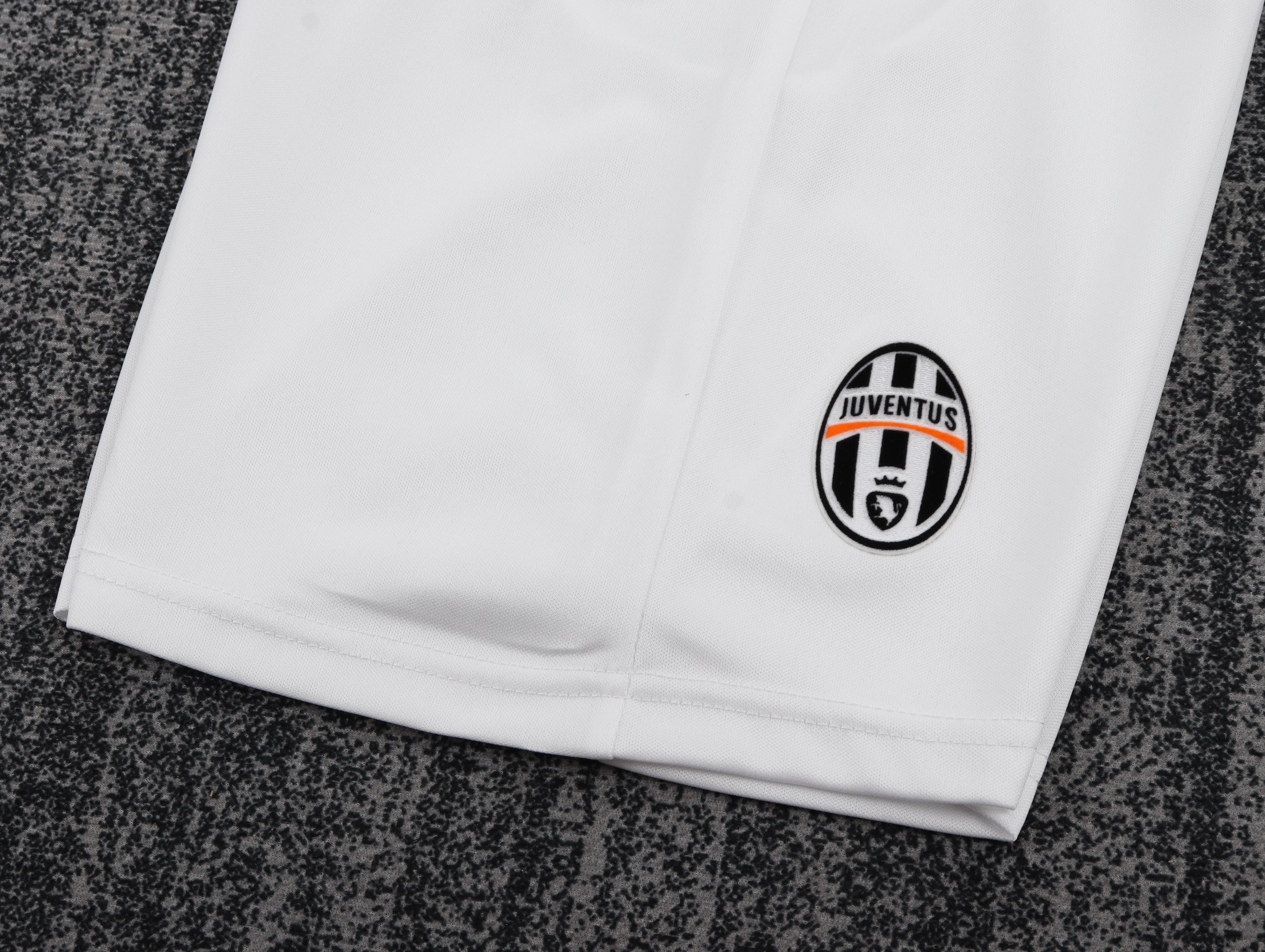 2004-05 Juventus Home Retro Jersey - Children's view 9