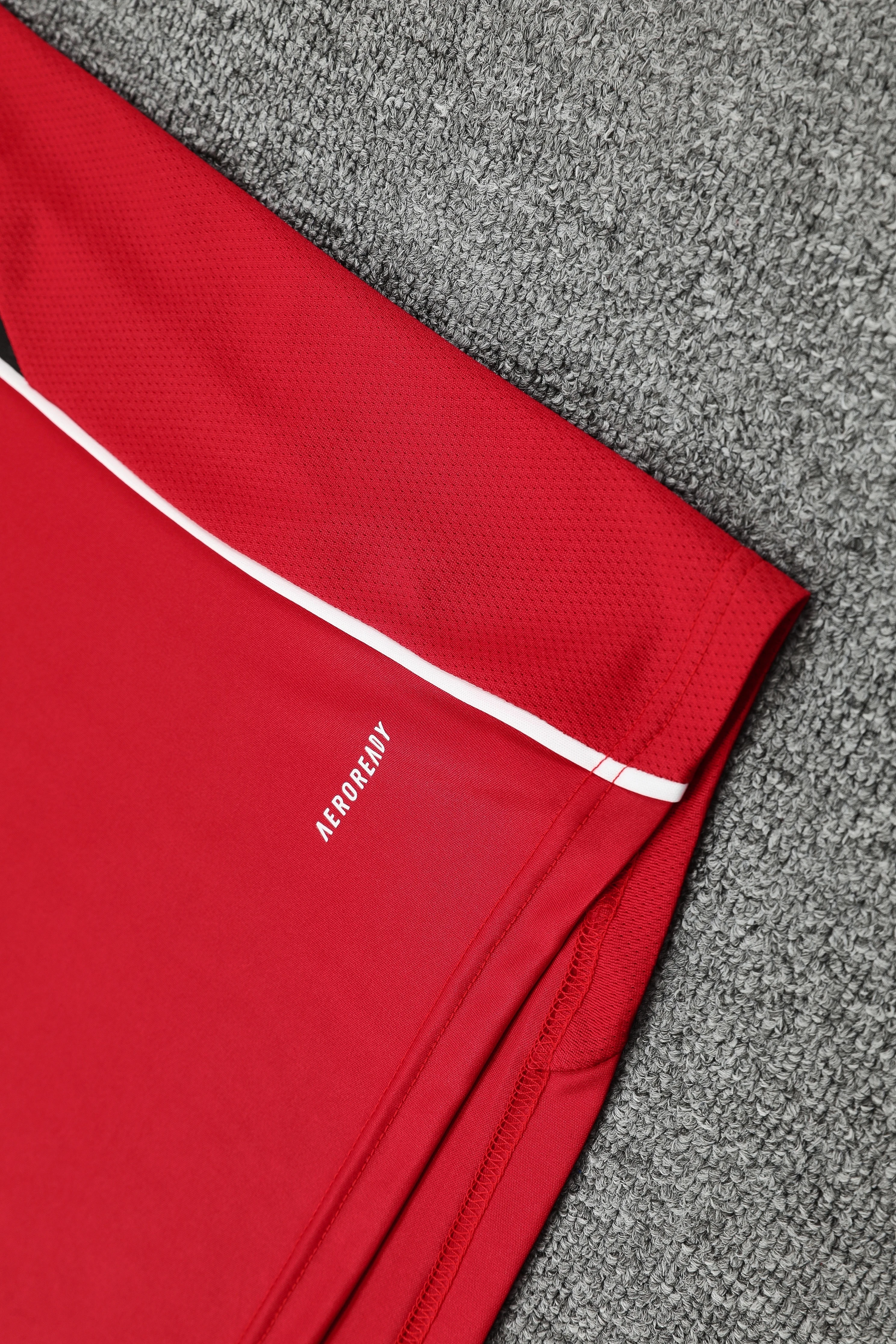 2025-26 Manchester United training vest jersey view 5