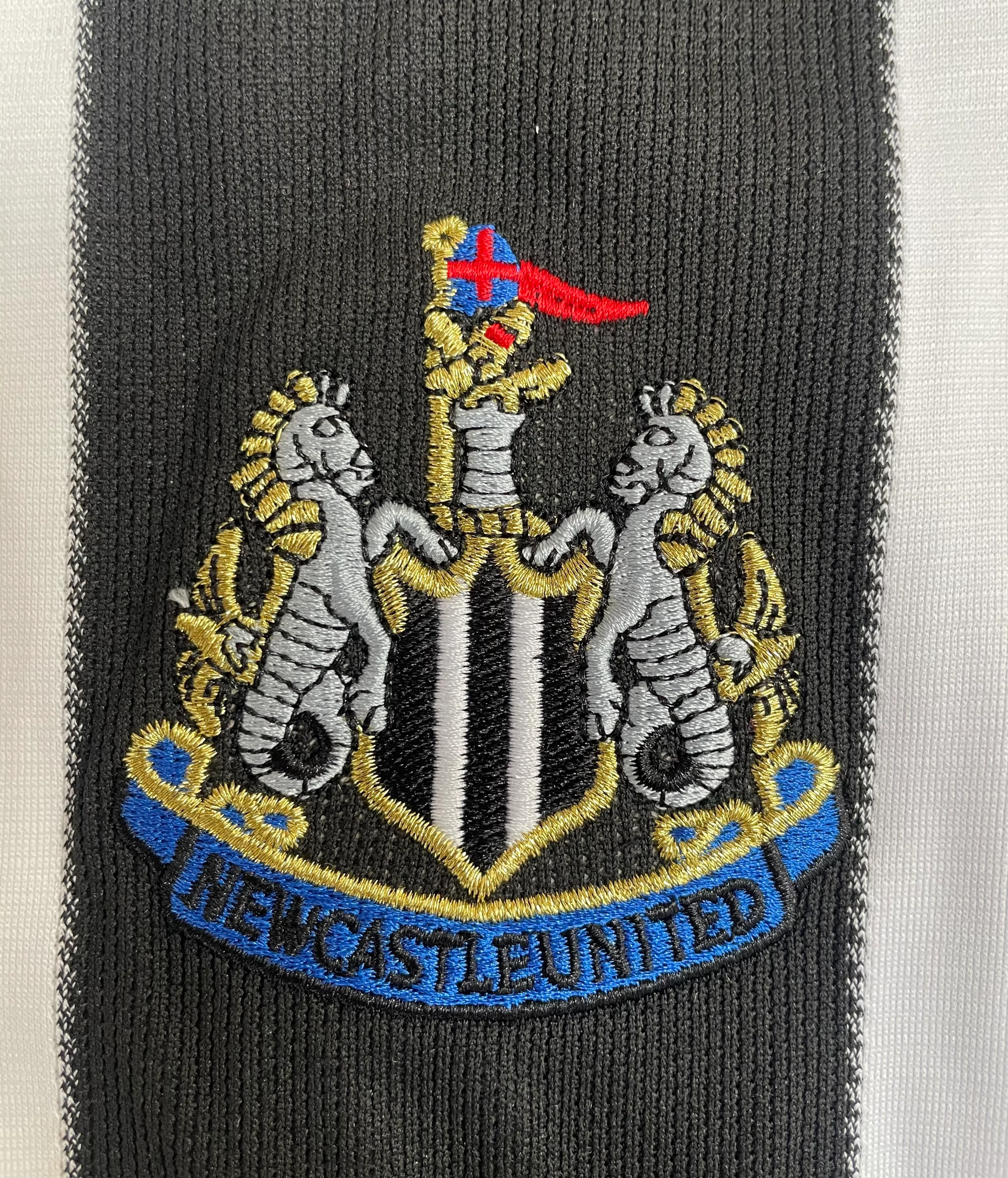 2005-06 Newcastle United Home Retro Jersey view 3