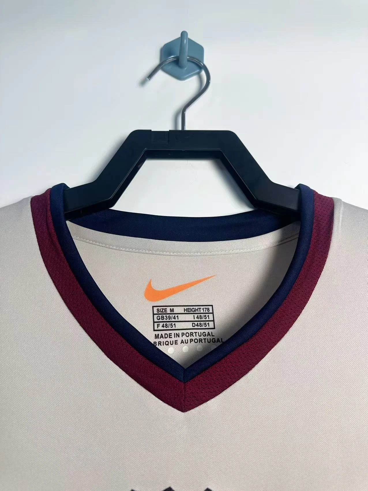 1998–99 Barcelona Away Long-Sleeve Retro Jersey view 3