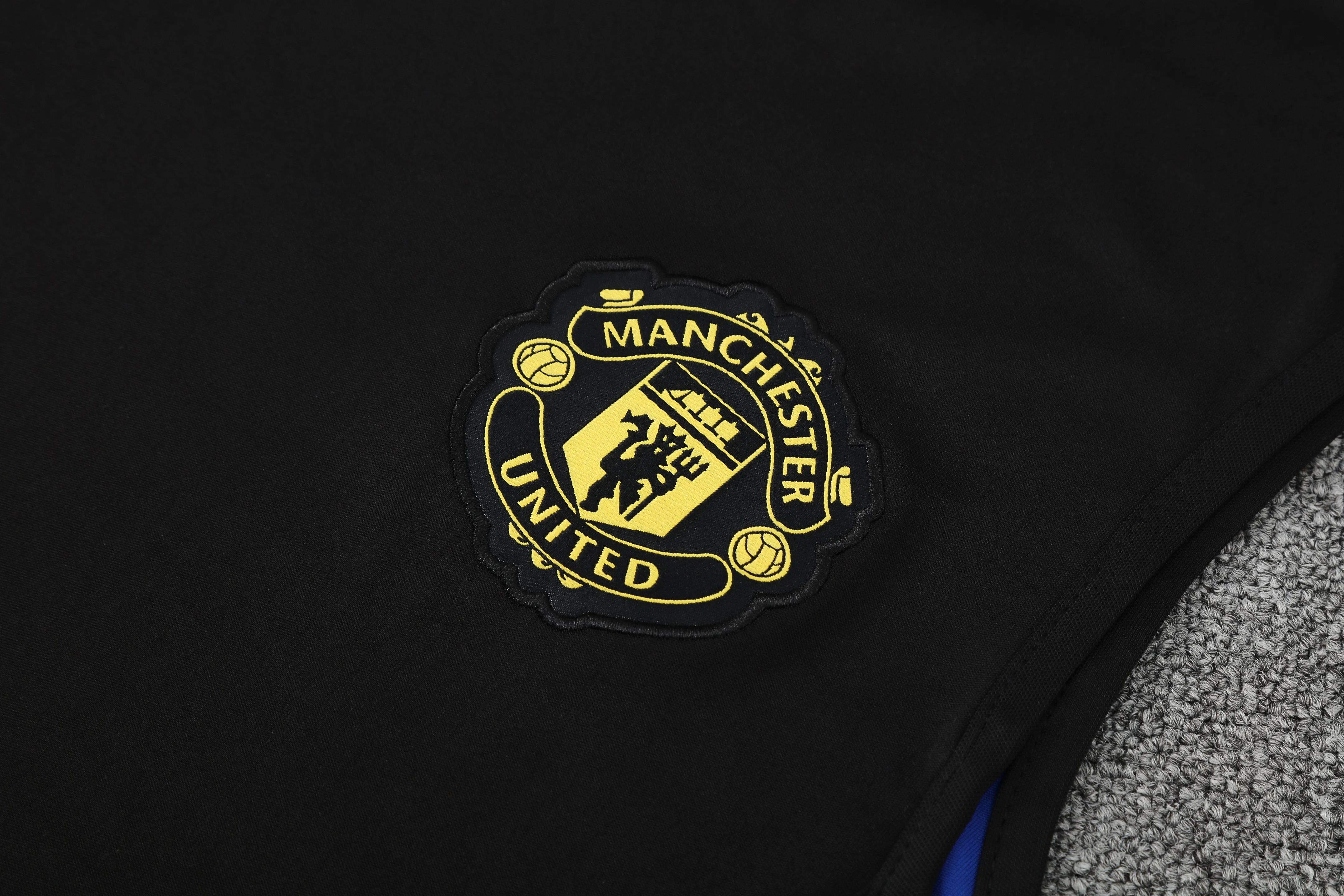 2025-26 Manchester United training vest jersey view 12