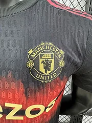 2025-26 Manchester United Training Shirt - Players view 5