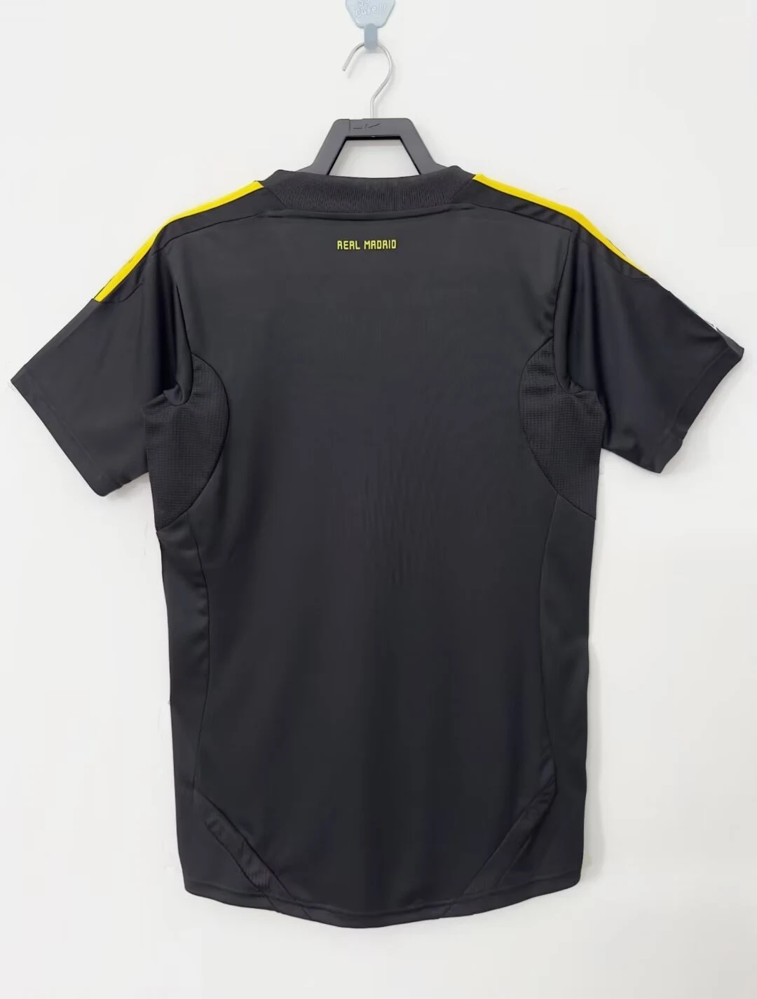 2011-12 Real Madrid Black Goalkeeper Retro Jersey view 2
