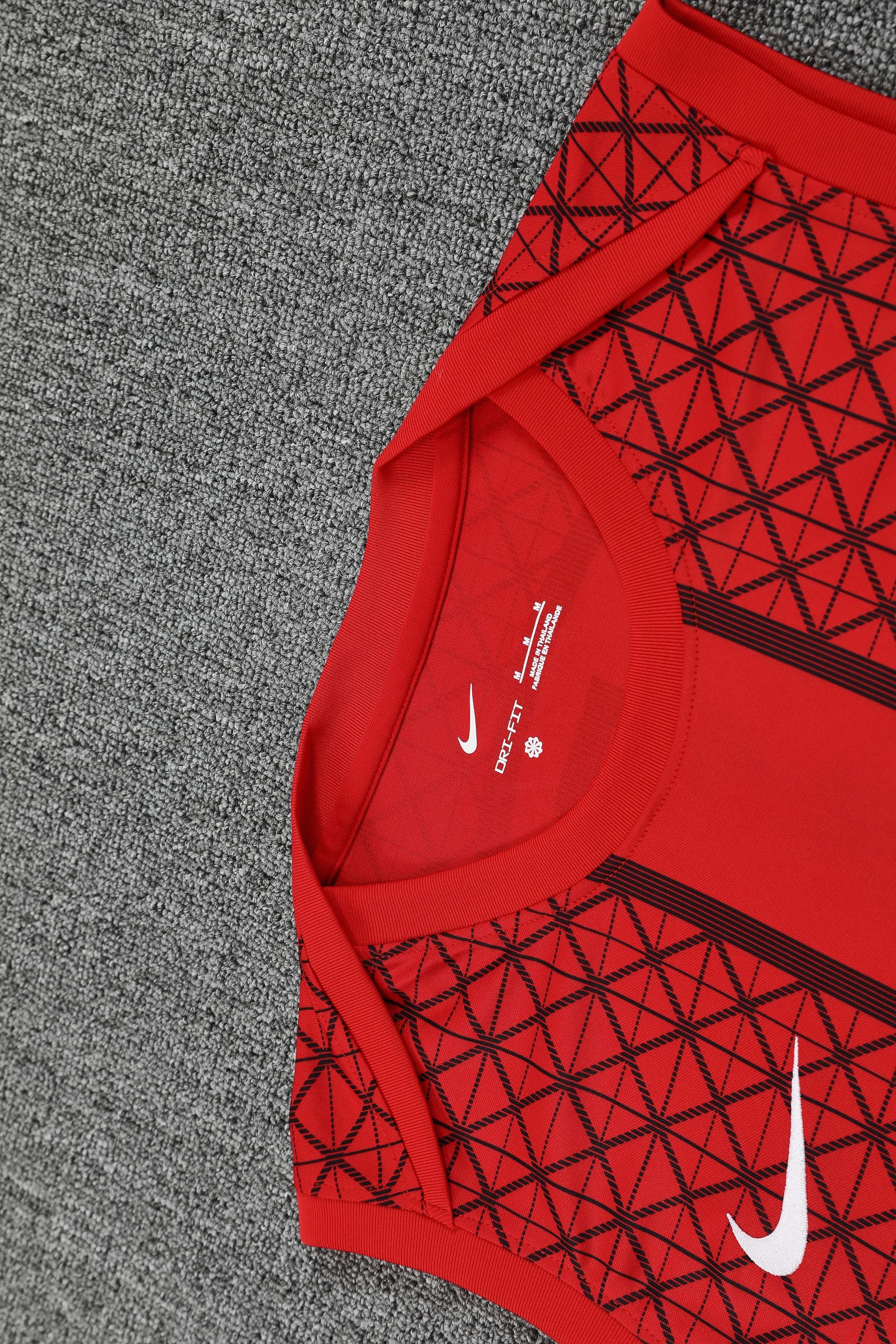 2025-26 Paris Saint-Germain training vest jersey view 9