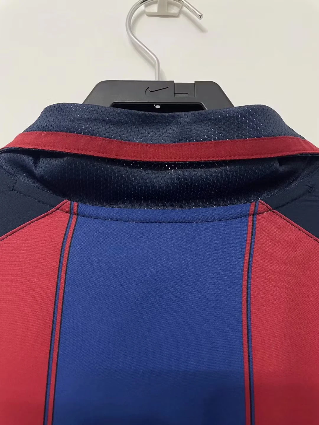 2003-04 Barcelona Home Retro Jersey view 4