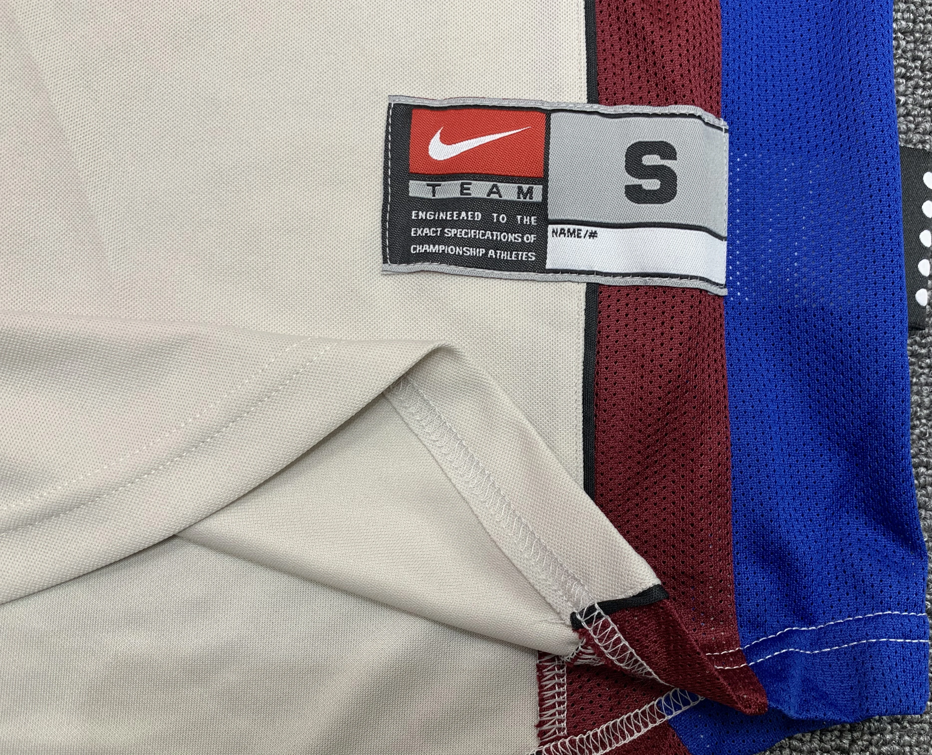 1998-99 Barcelona Away Retro Jersey view 5