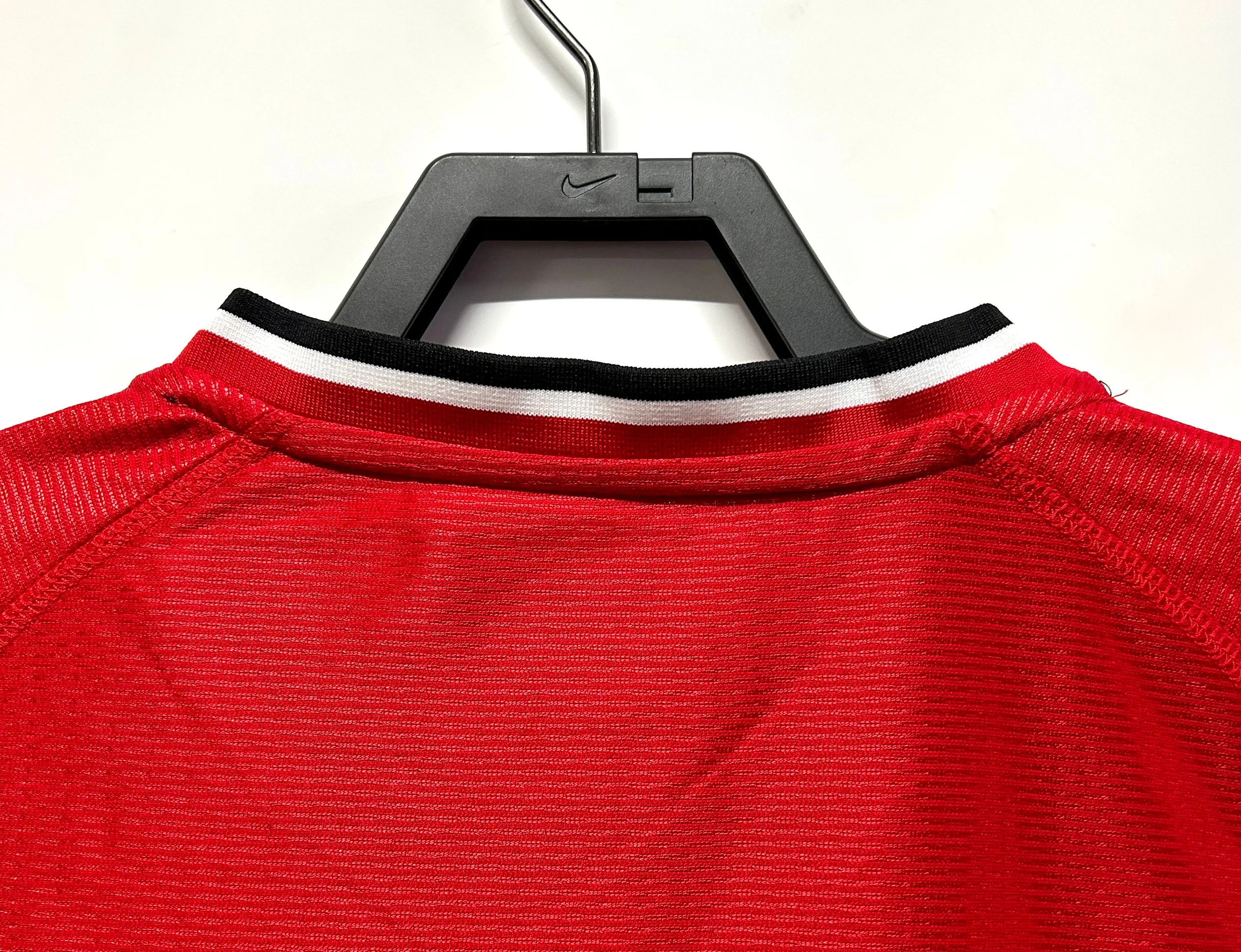 2000-02 Manchester United Home Retro Jersey view 4