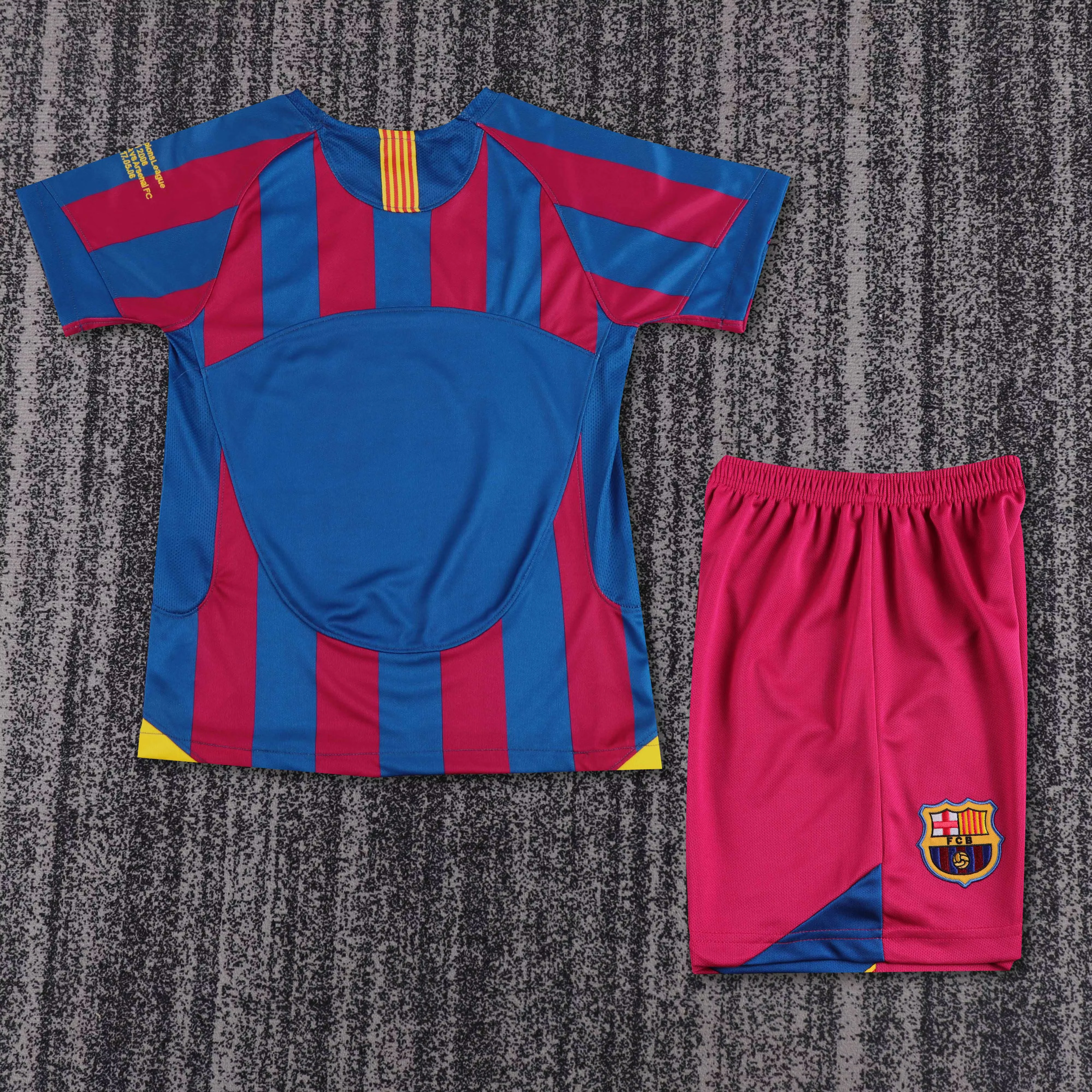2005-06 Barcelona Home Champions League Retro Shirt - Kids Size view 2