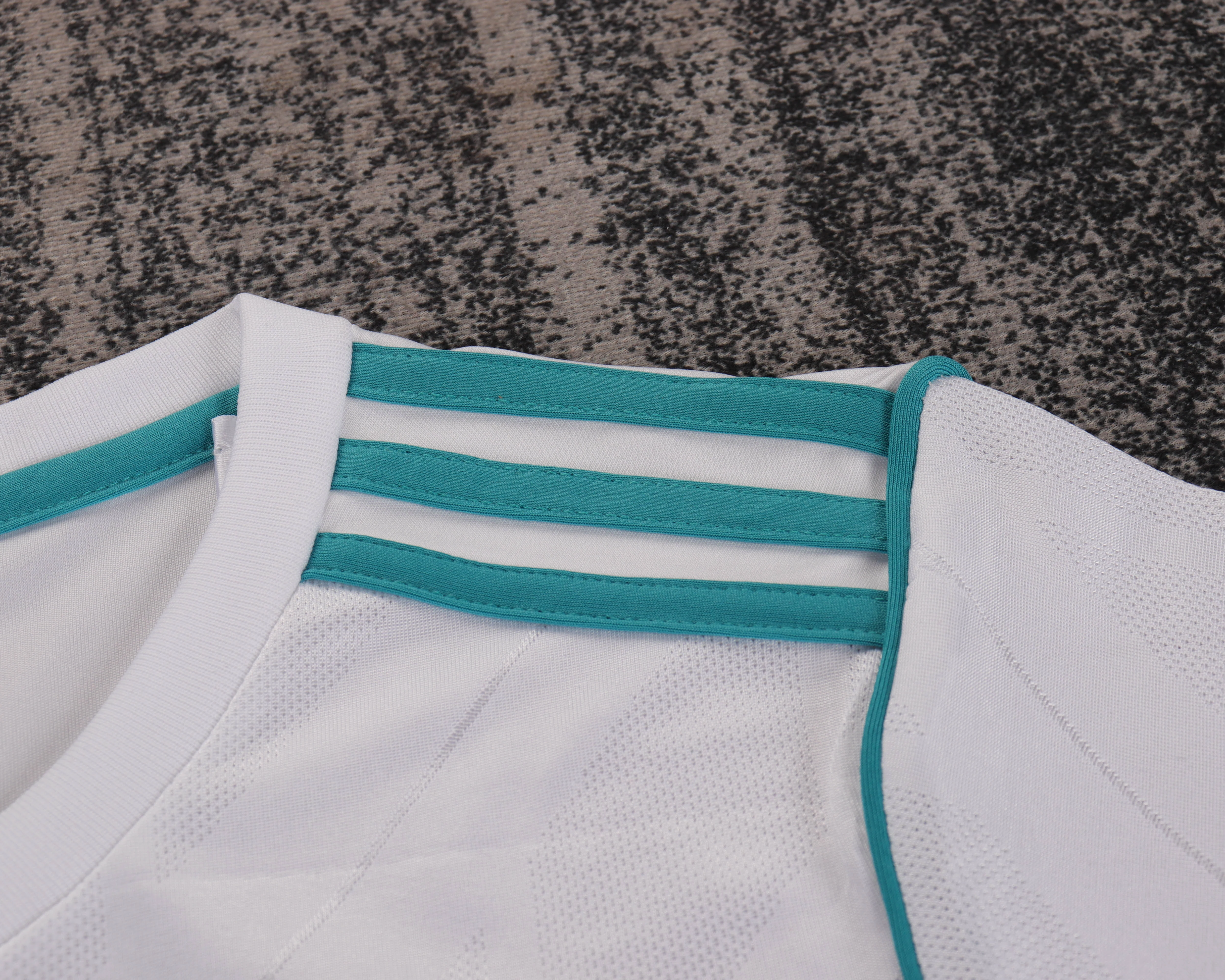 2017-18 Real Madrid Home Retro Shirt - Kids Sizes view 13