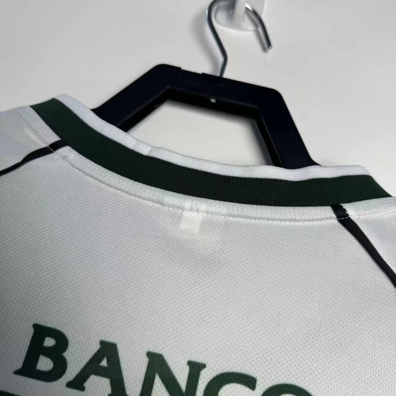 2001-03 Lisbon Home Retro Jersey view 4