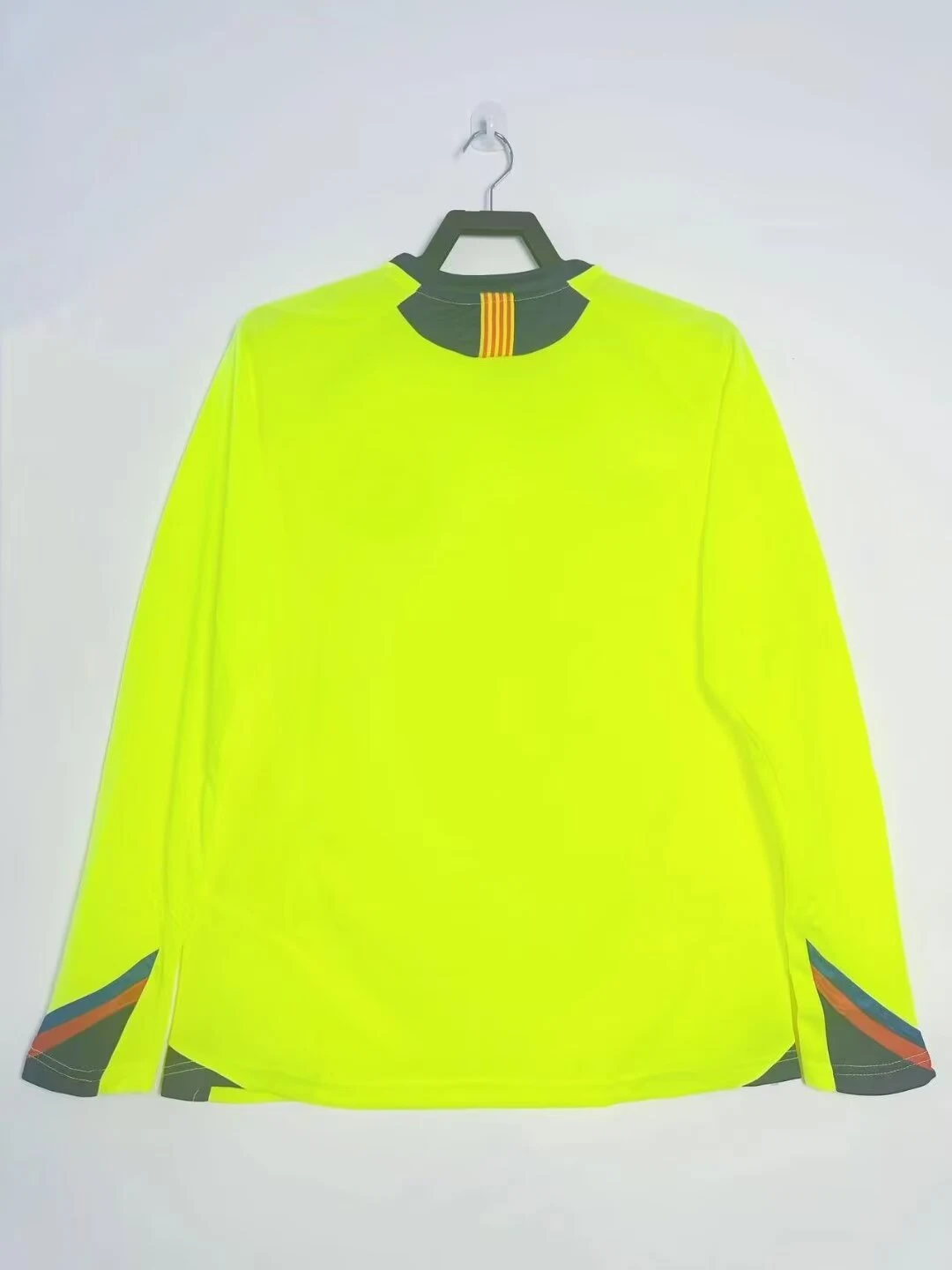 2005-06 Barcelona Away Long Sleeve Retro Jersey view 2