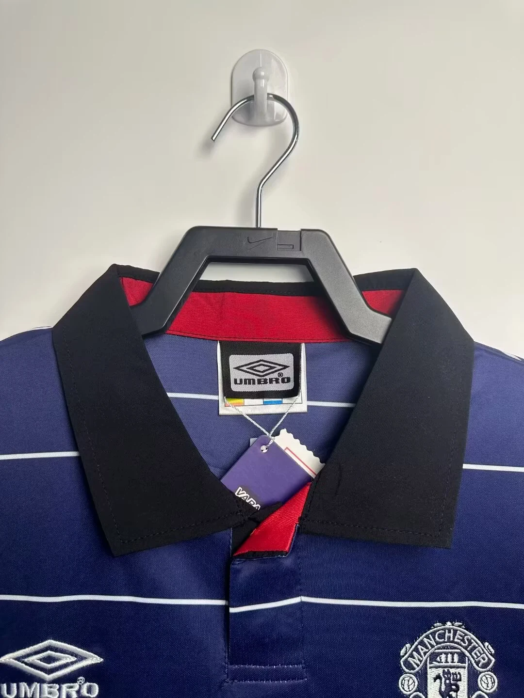 1999-00 Manchester United Away Retro Shirt view 9
